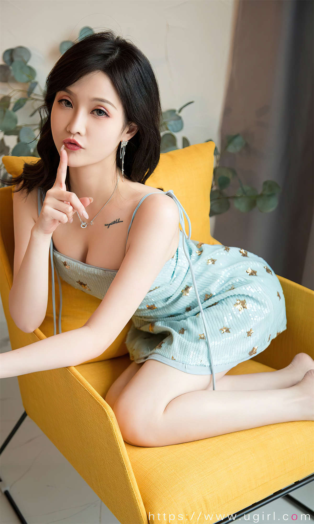 Ugirls爱尤物 No.2830 清澈的你 露儿-日更街拍