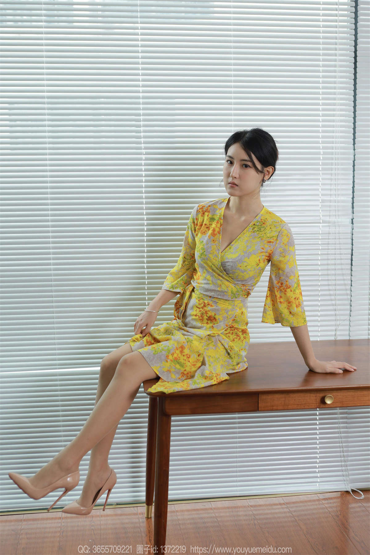 IESS异思趣向 2023.10.10 丝享家1555：小宝 黄色战袍-日更街拍