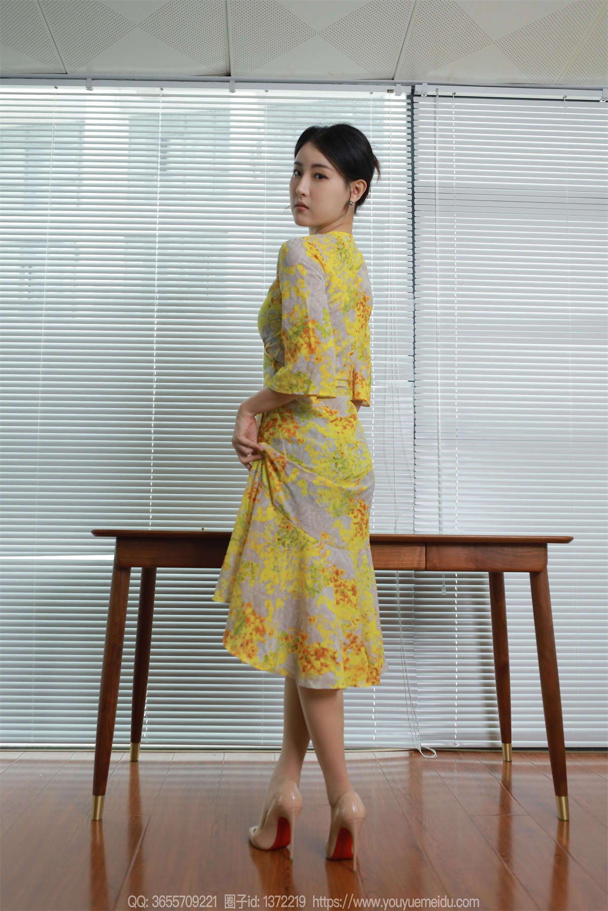 图片[2]-IESS异思趣向 2023.10.10 丝享家1555：小宝 黄色战袍-日更街拍