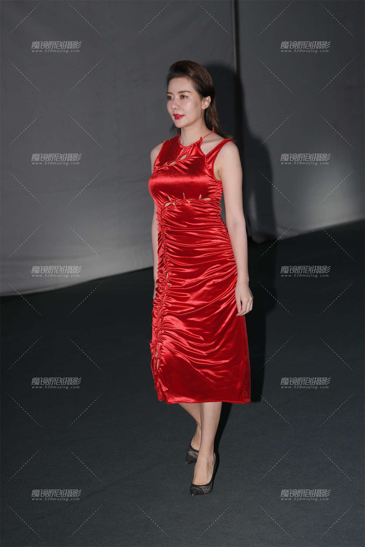 红裙女士-日更街拍