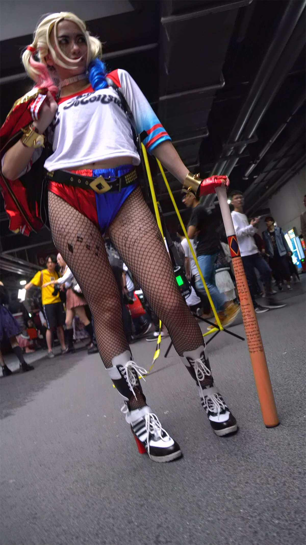 图片[2]-大眼网袜洋妞cosplay-日更街拍