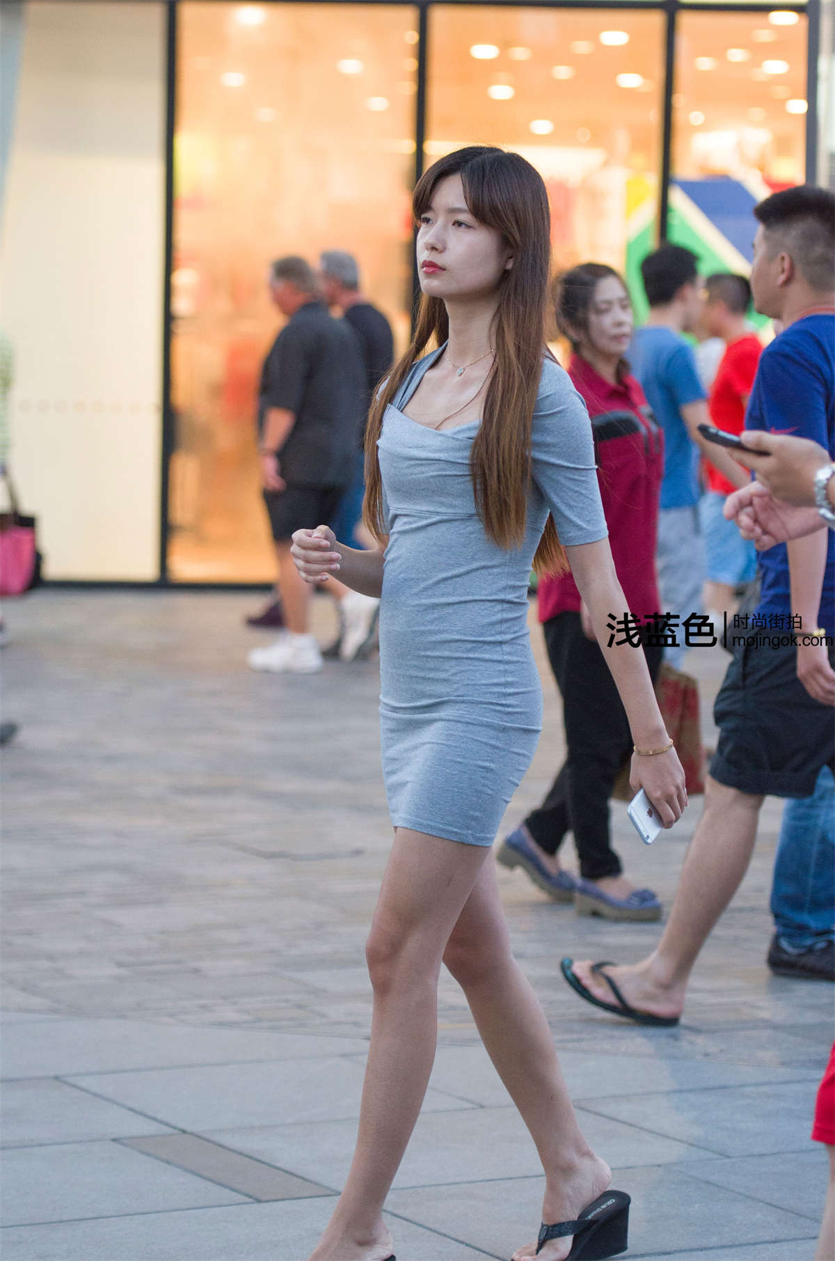 灰色包臀紧裙（19p）-日更街拍