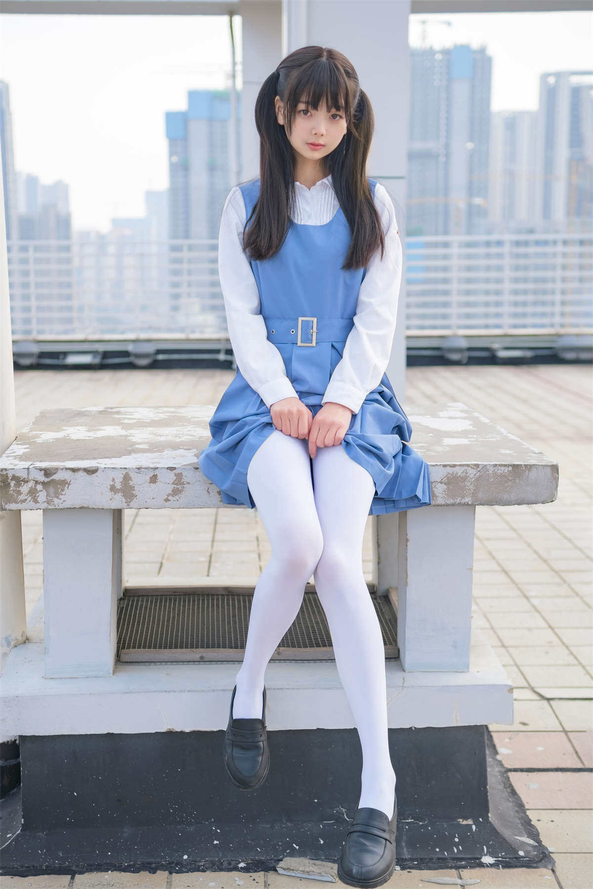 图片[2]-柴系小乖(稚乖画册) 夜夜 天台真空80D白丝-日更街拍