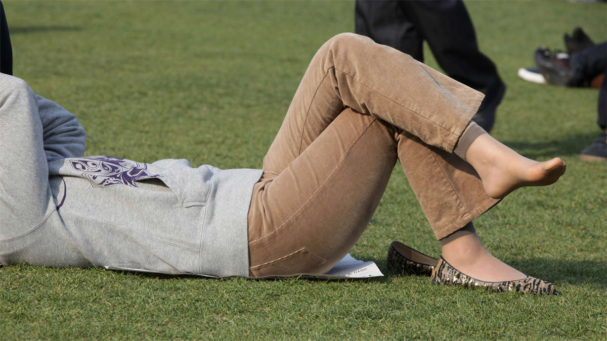 图片[2]-踏青公园街拍系列No.336 短肉丝草地拼盘2组开餐-日更街拍