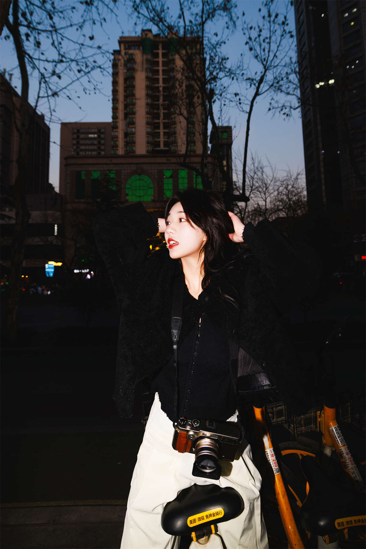 YITUYU艺图语 2023.07.16 夜景街拍人像 裴同学-日更街拍