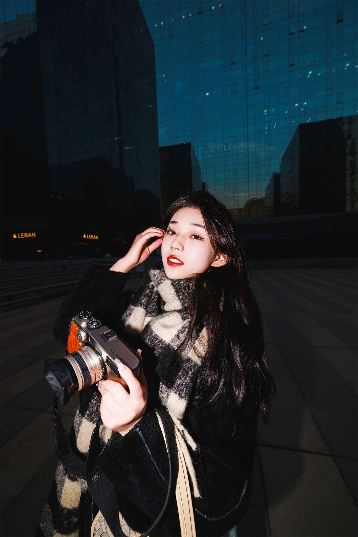 YITUYU艺图语 2023.07.16 夜景街拍人像 裴同学插图1