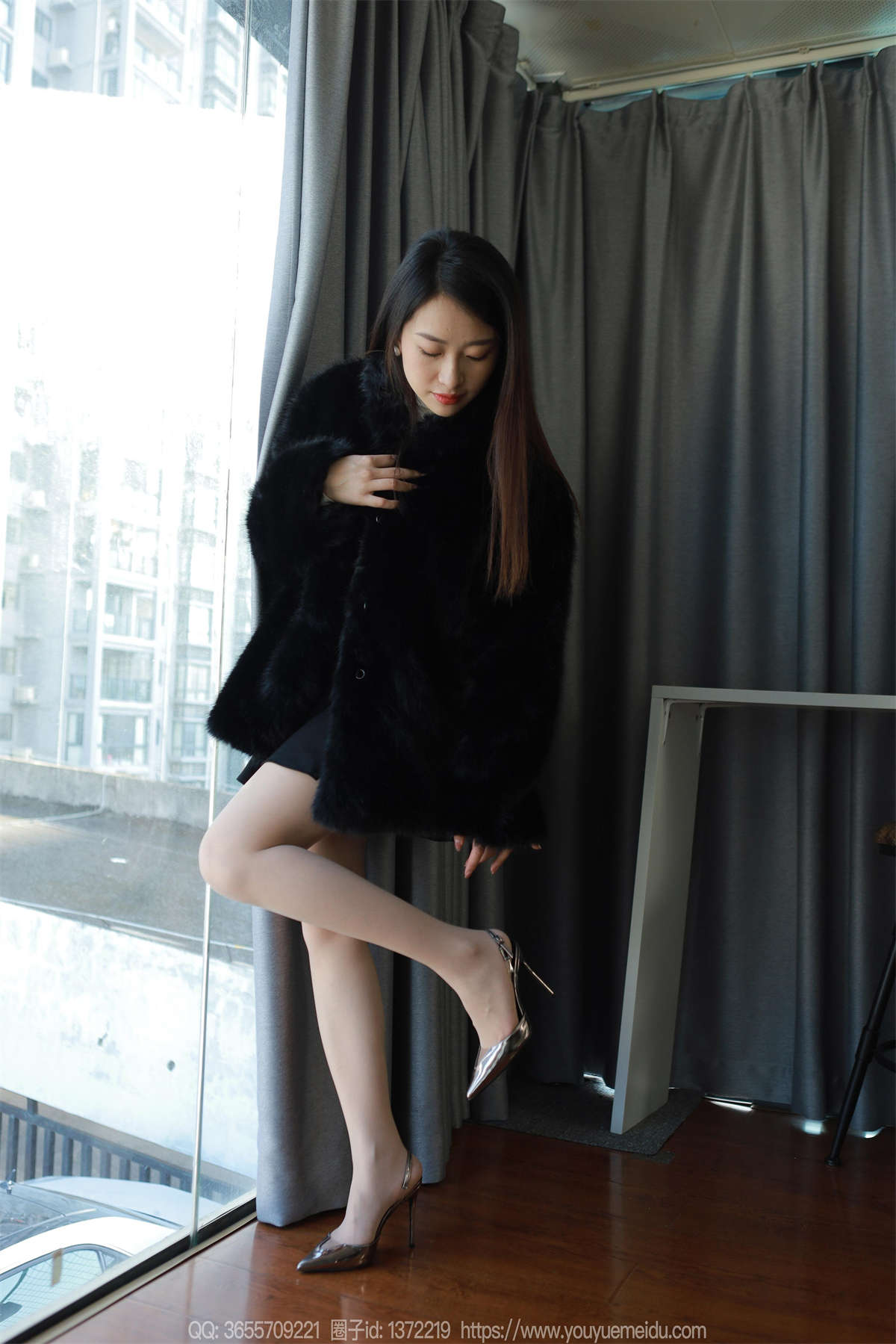 IESS异思趣向 2023.12.05 丝享家1603：小婕 黑色大衣-日更街拍