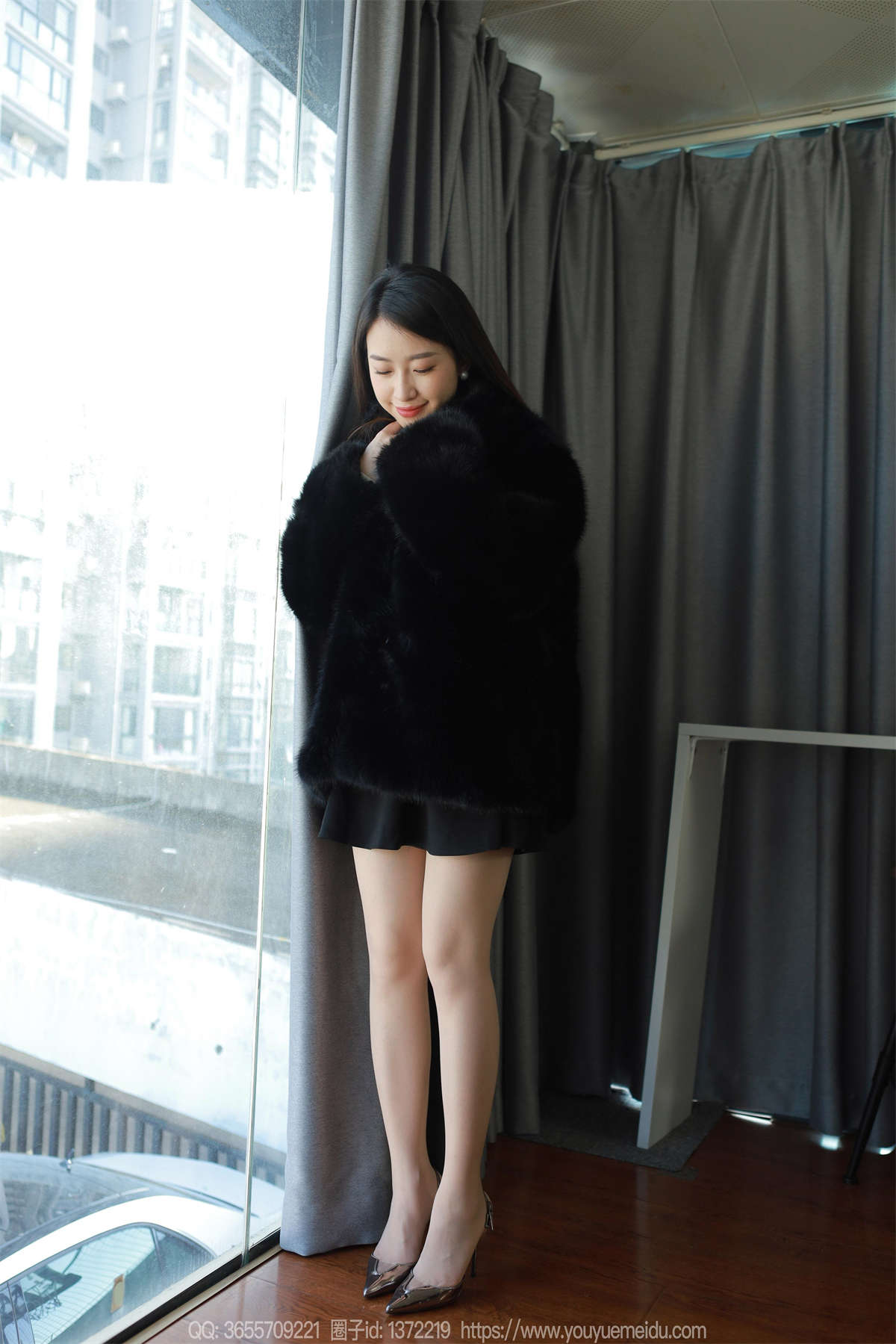 图片[2]-IESS异思趣向 2023.12.05 丝享家1603：小婕 黑色大衣-日更街拍