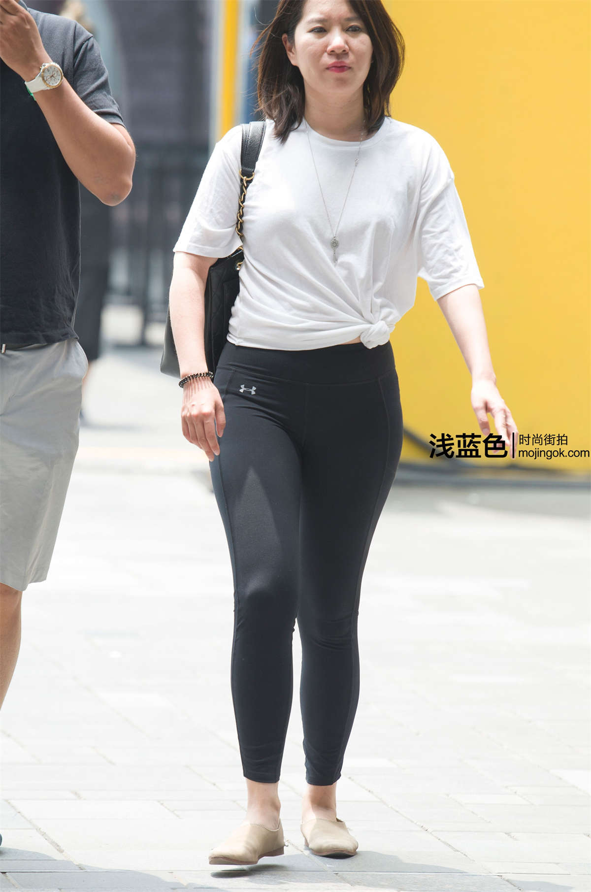 浑圆丰臀（13p）-日更街拍