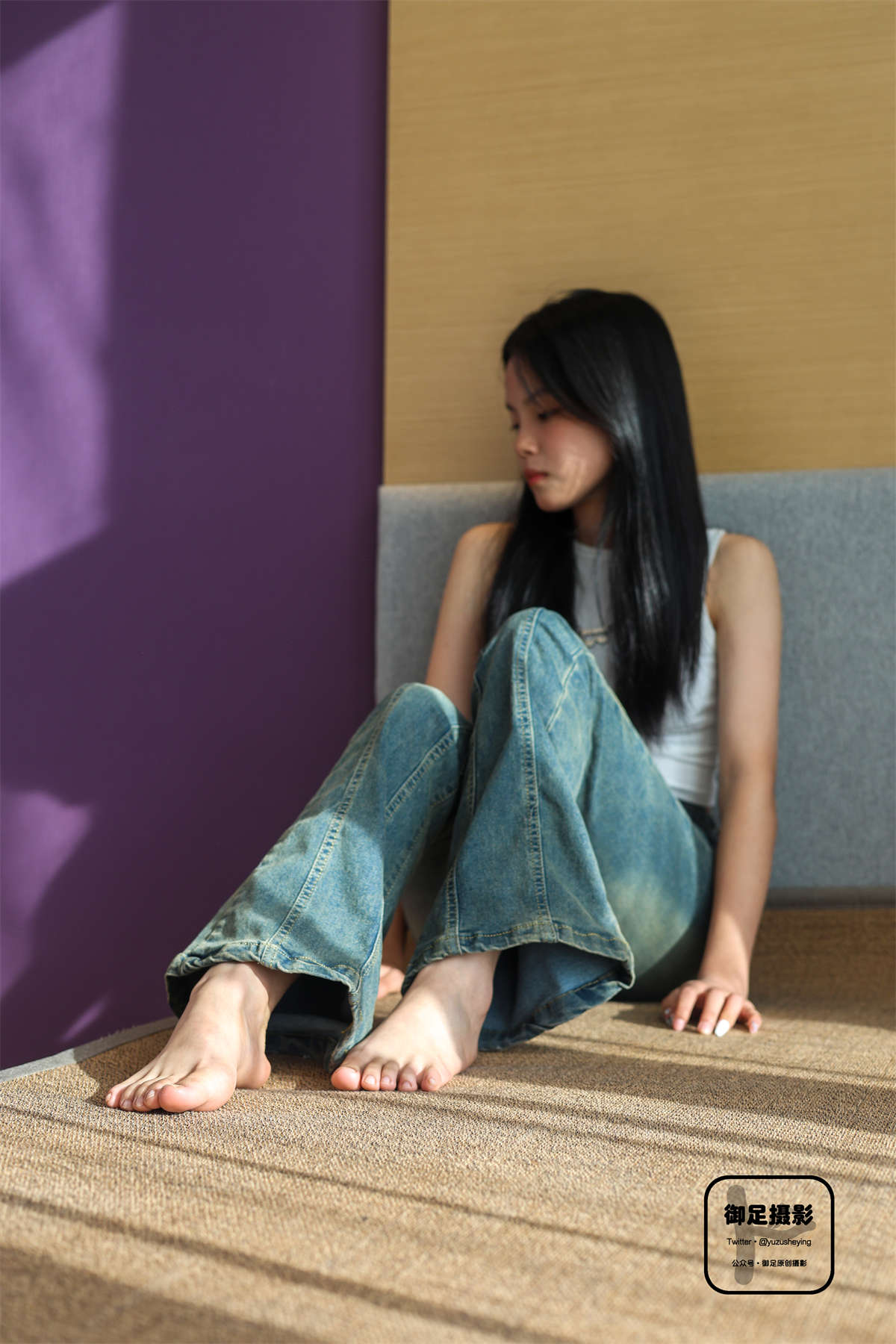 图片[2]-御足摄影 No.001 咖色袜裸足-日更街拍