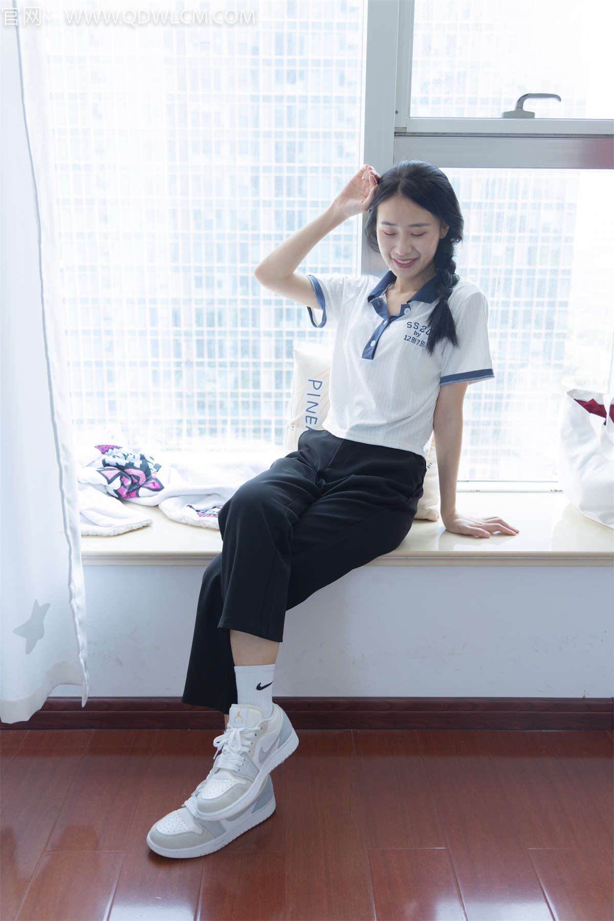 物恋传媒 NO.1297 菜菜-萤火虫小巷-日更街拍