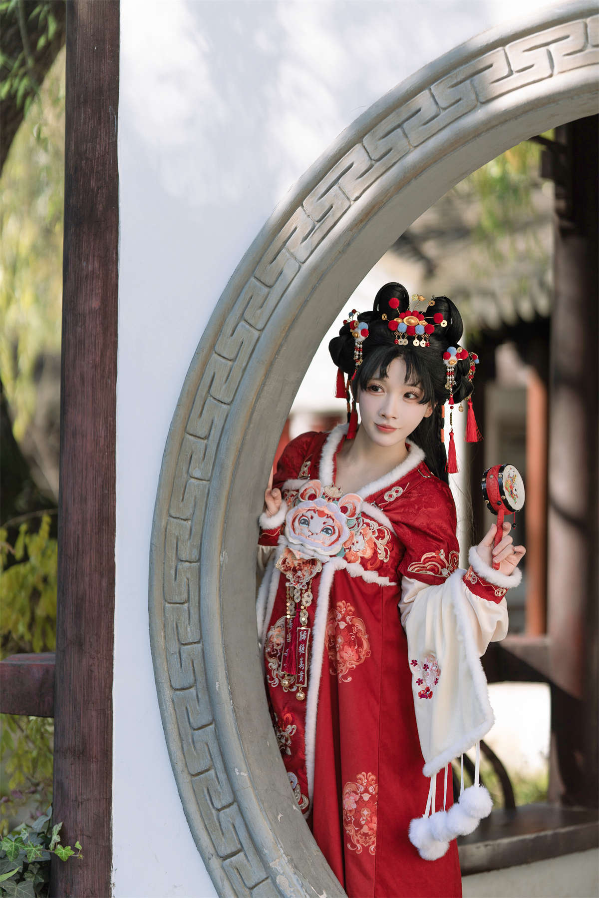 YITUYU艺图语 2025.01.31 红红火火迎新年 一只小羊-日更街拍