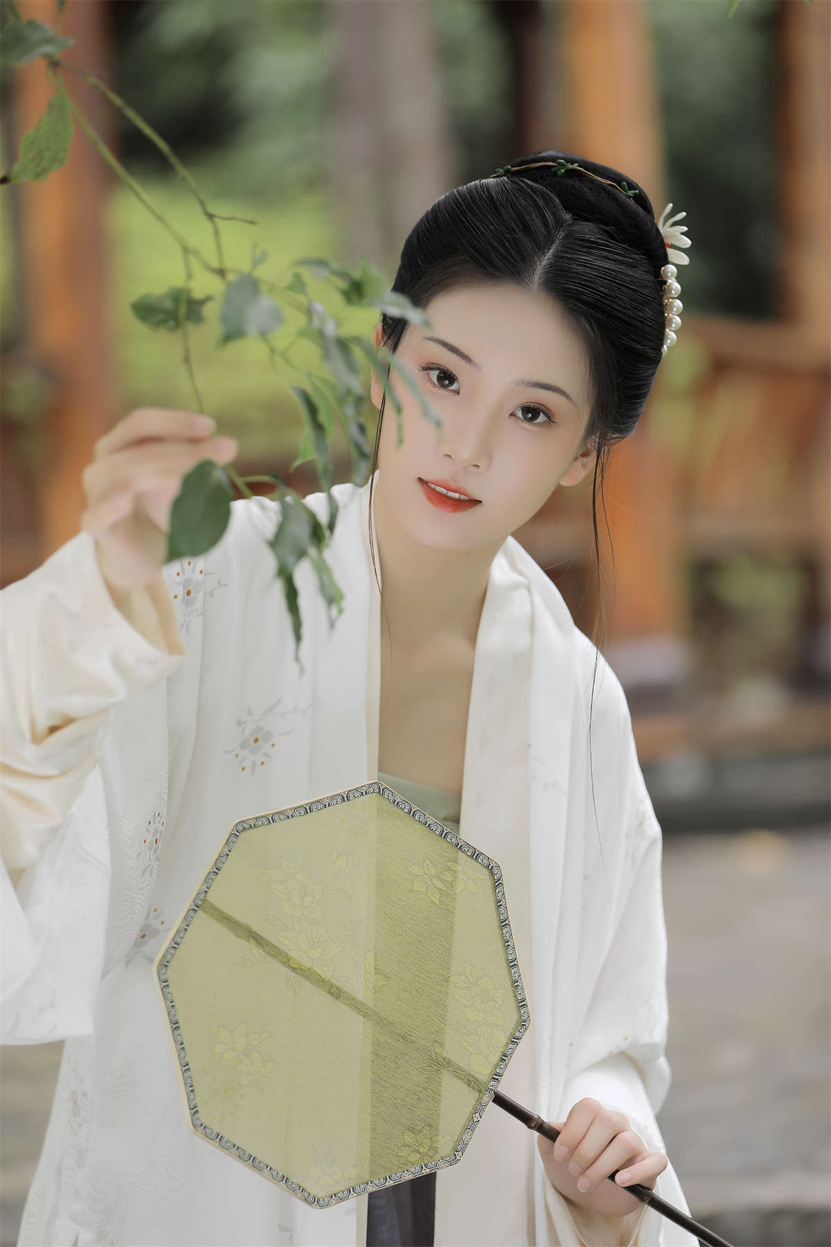 YITUYU艺图语 2022.04.27 剪一片云绿 芝芝琪-日更街拍