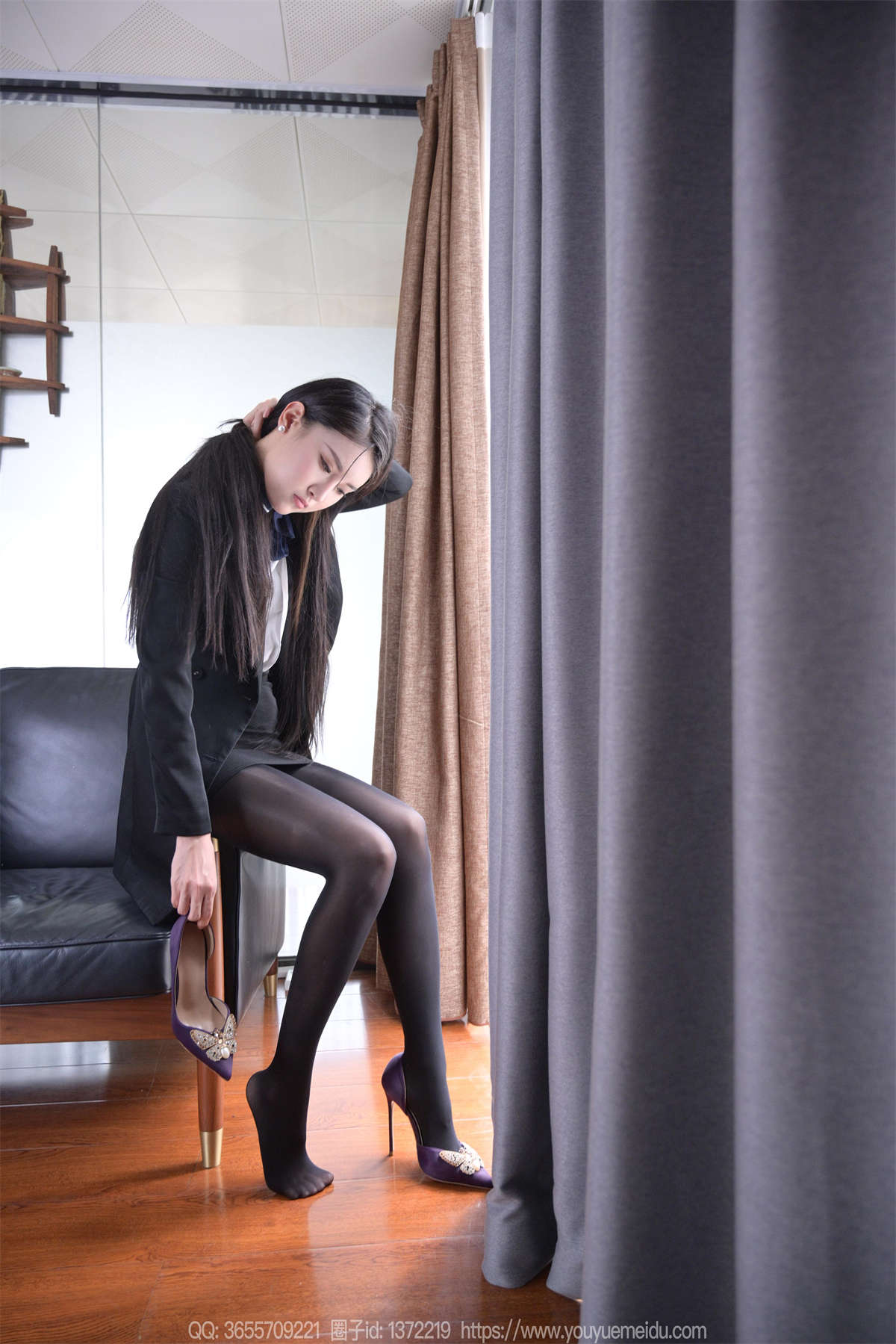 图片[2]-IESS异思趣向 2024.10.22 丝享家1878：小宝 油亮长腿（下）-日更街拍