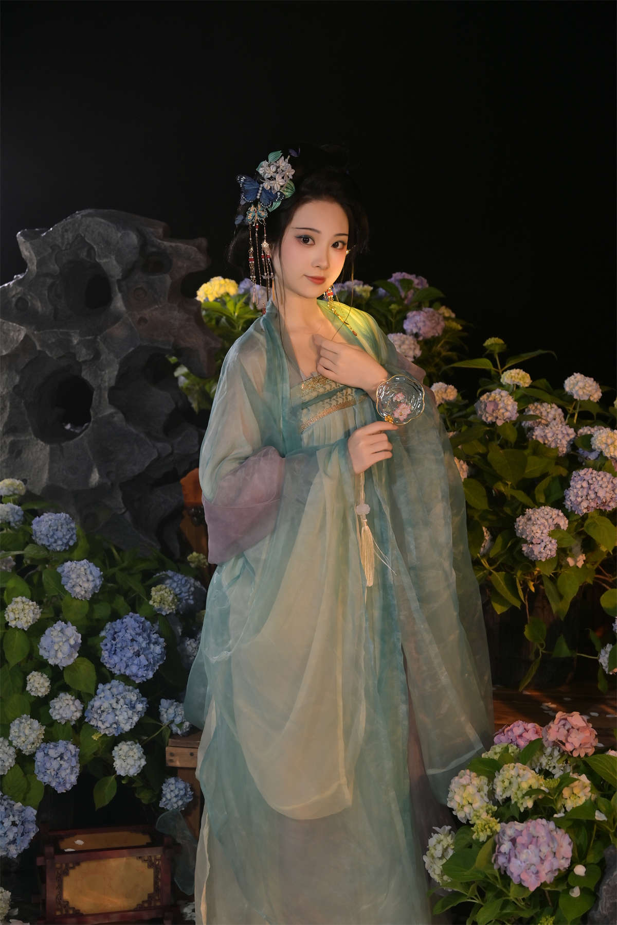 YITUYU艺图语 2024.07.23 绣球香风 梨荼白-日更街拍