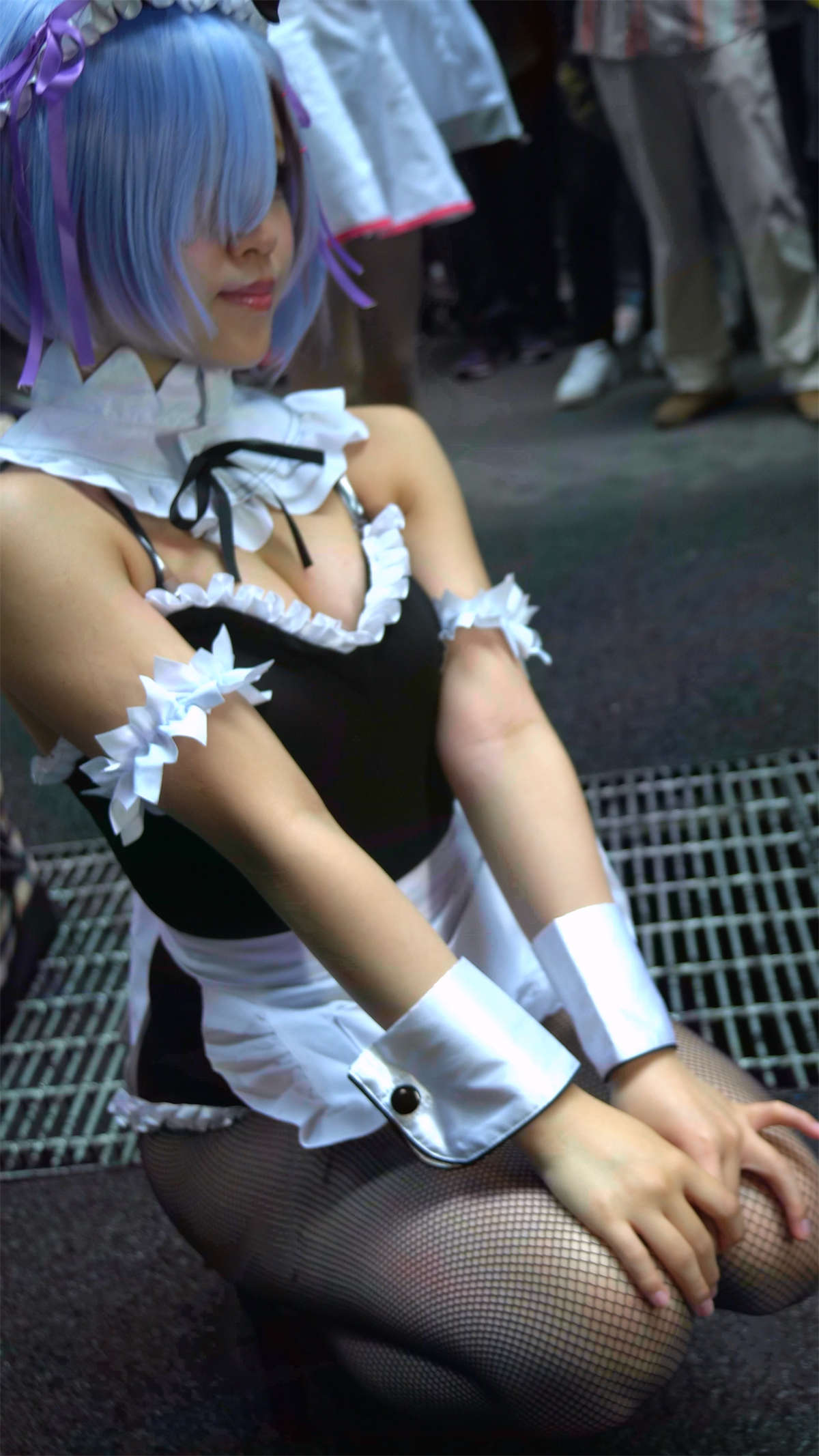 图片[2]-黑丝高跟cosplay女仆装丰满少女-日更街拍