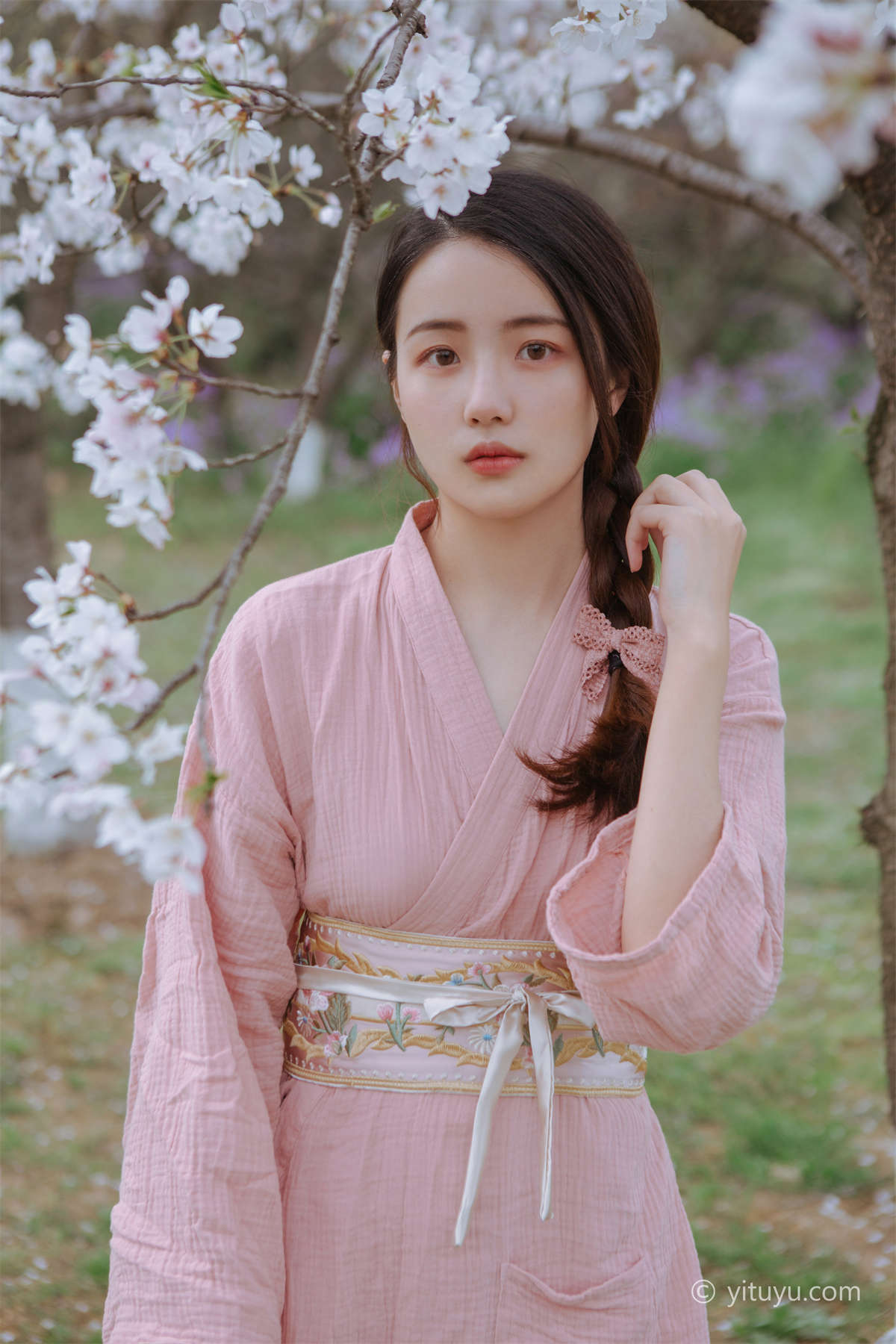 YITUYU艺图语 2021.05.19 起风渐暖，樱花将灿 一只小四月-日更街拍