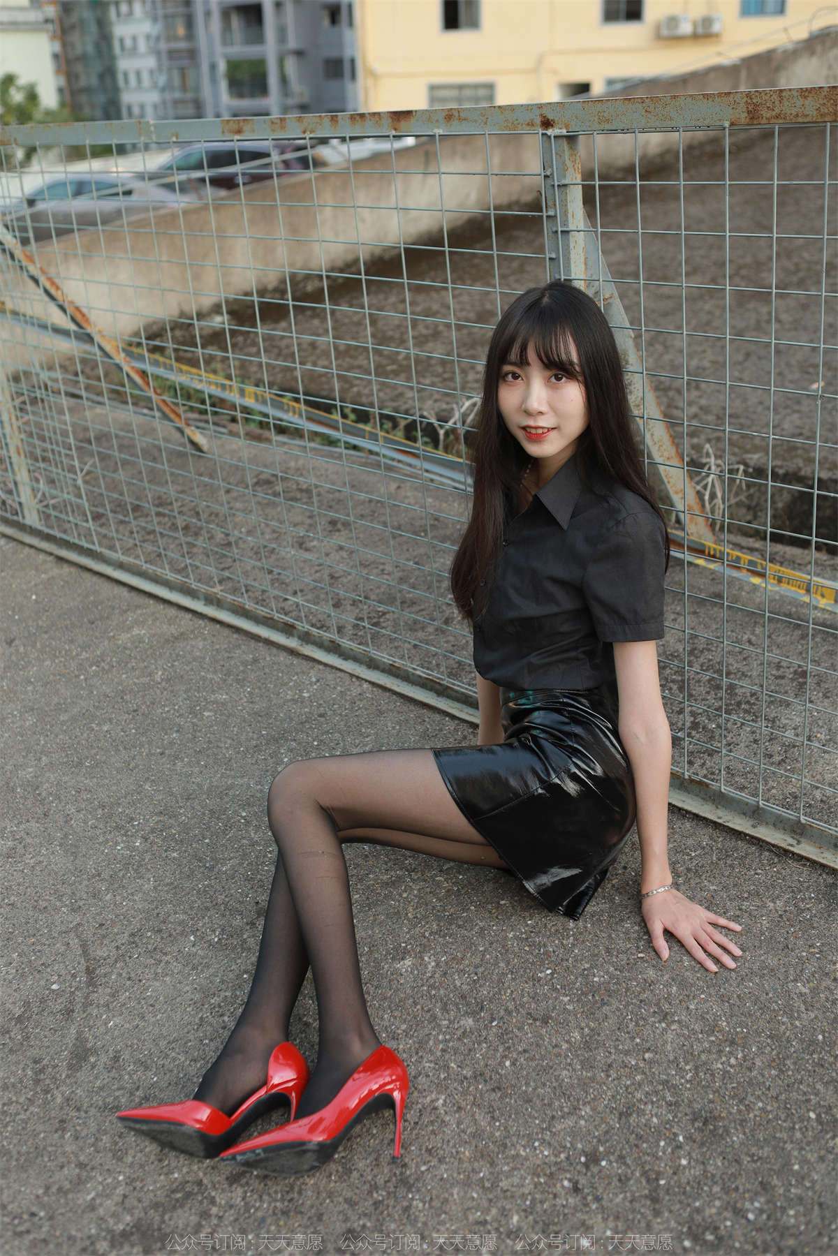 图片[2]-IESS异思趣向 2022.11.16 丝享家1270：团团 长腿红高跟-日更街拍