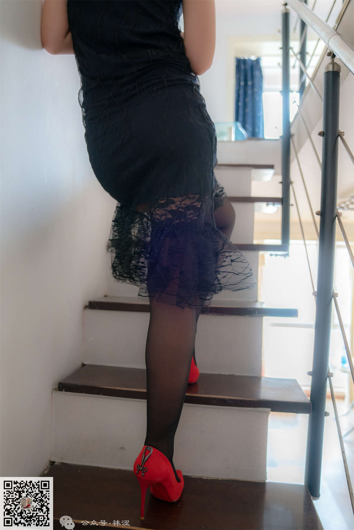 袜涩写真 VOL.088 卖原味的女s（黑丝）-日更街拍