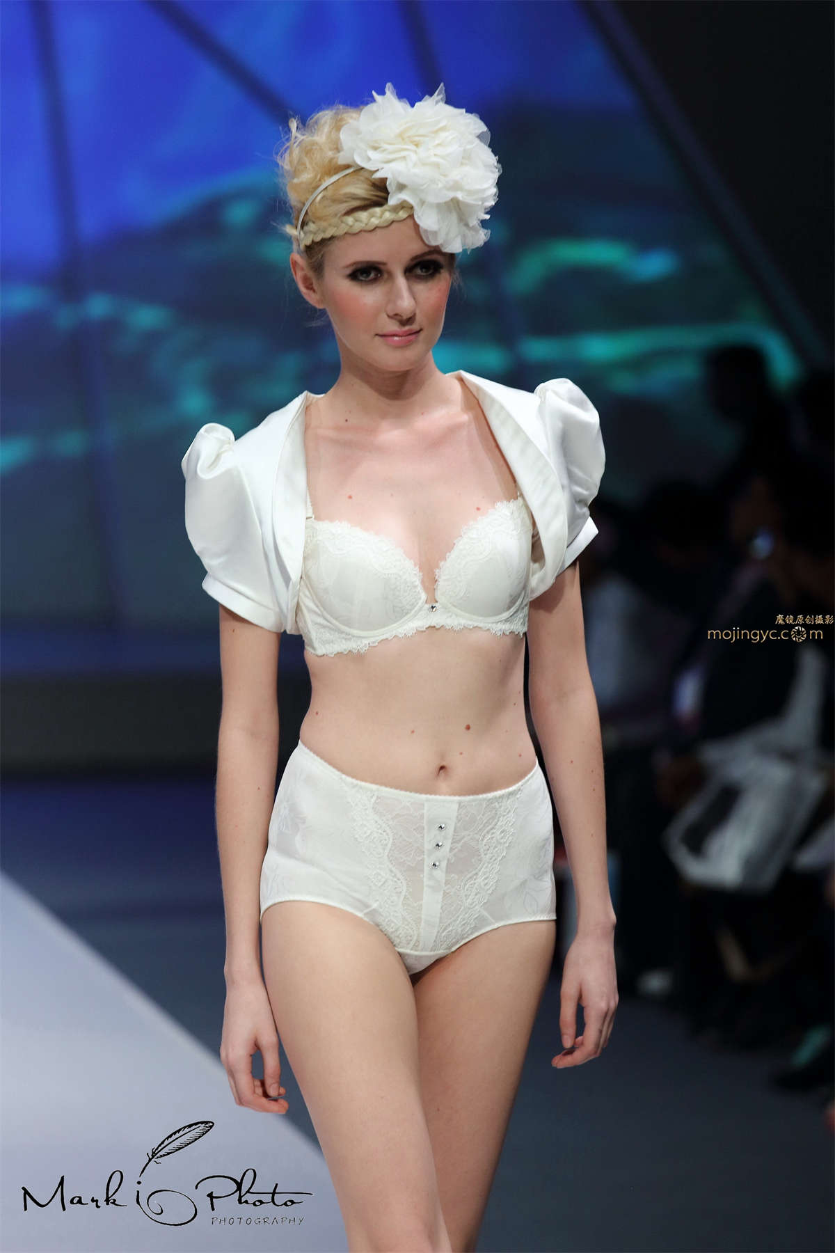 华丽的内衣秀2-日更街拍