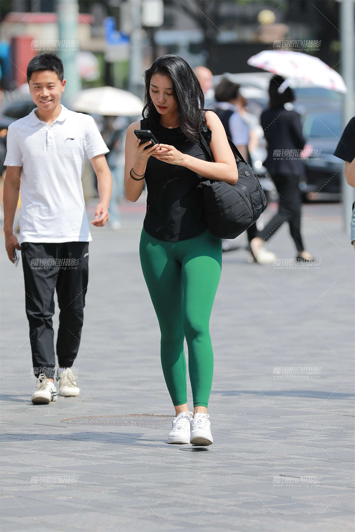 【玻璃街拍】瑜伽紧身裤小姐姐-日更街拍