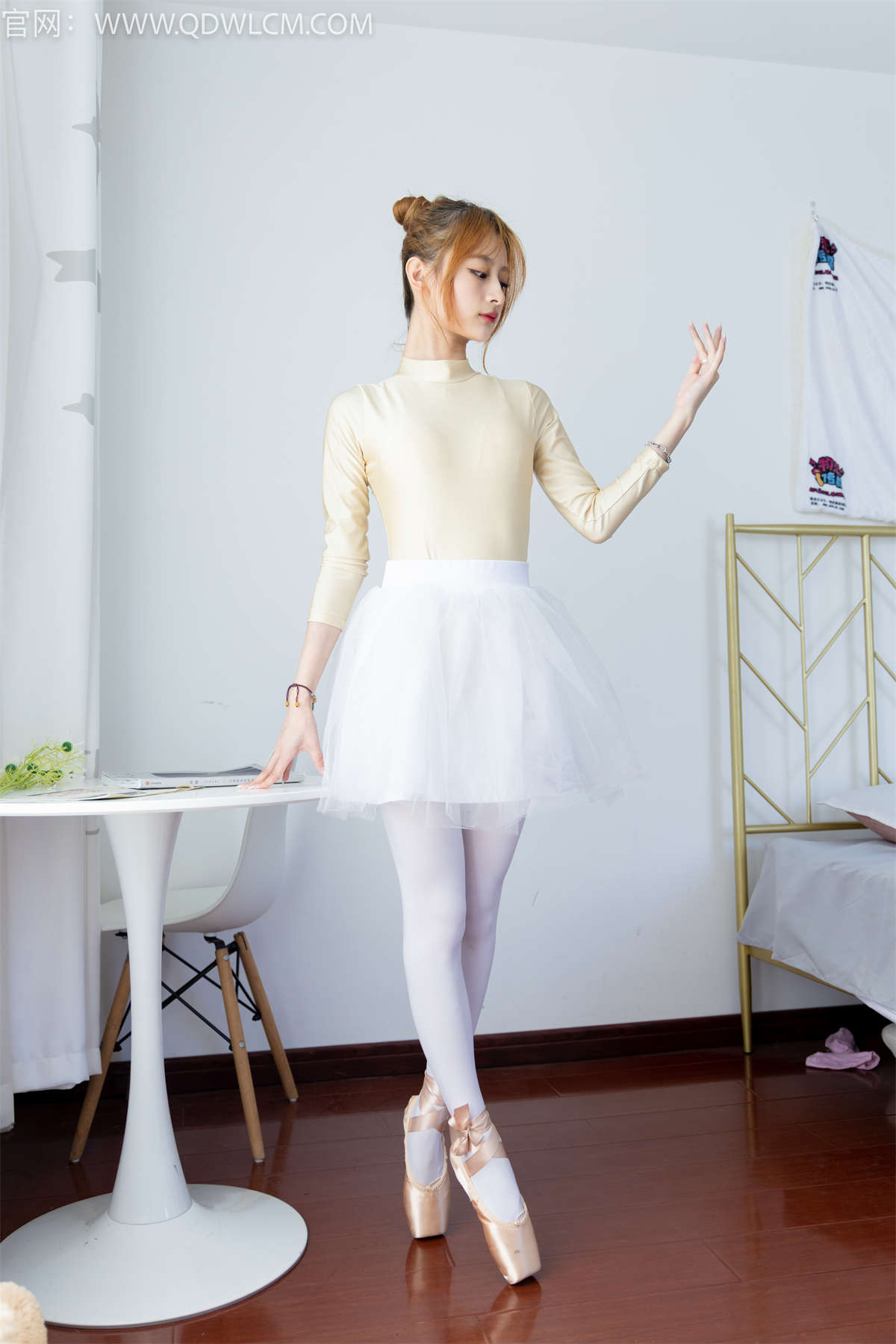 物恋传媒 NO.1387 卿卿-流光一瞬-日更街拍