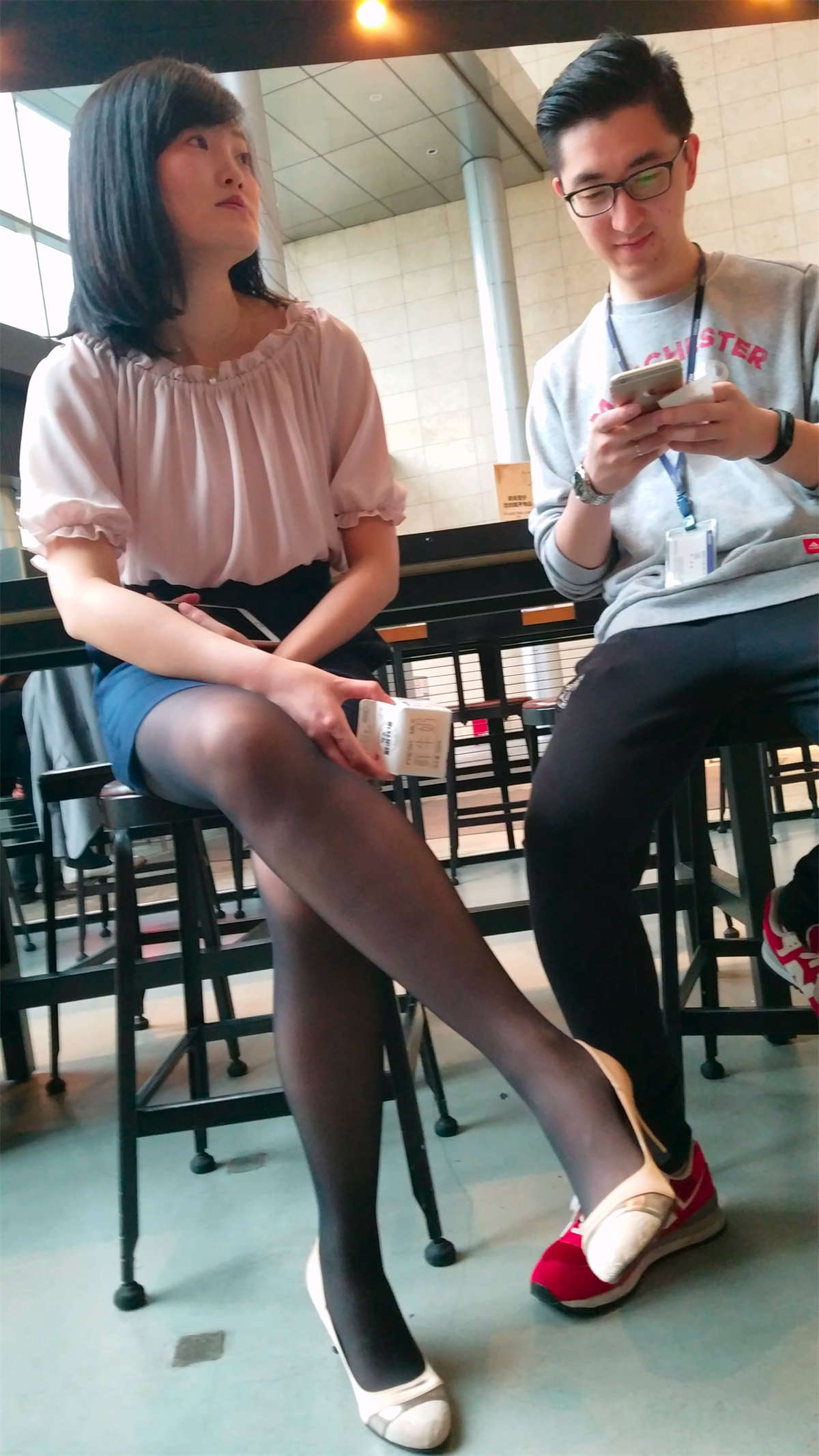 图片[2]-街拍视频黑色丝袜高跟美女-日更街拍