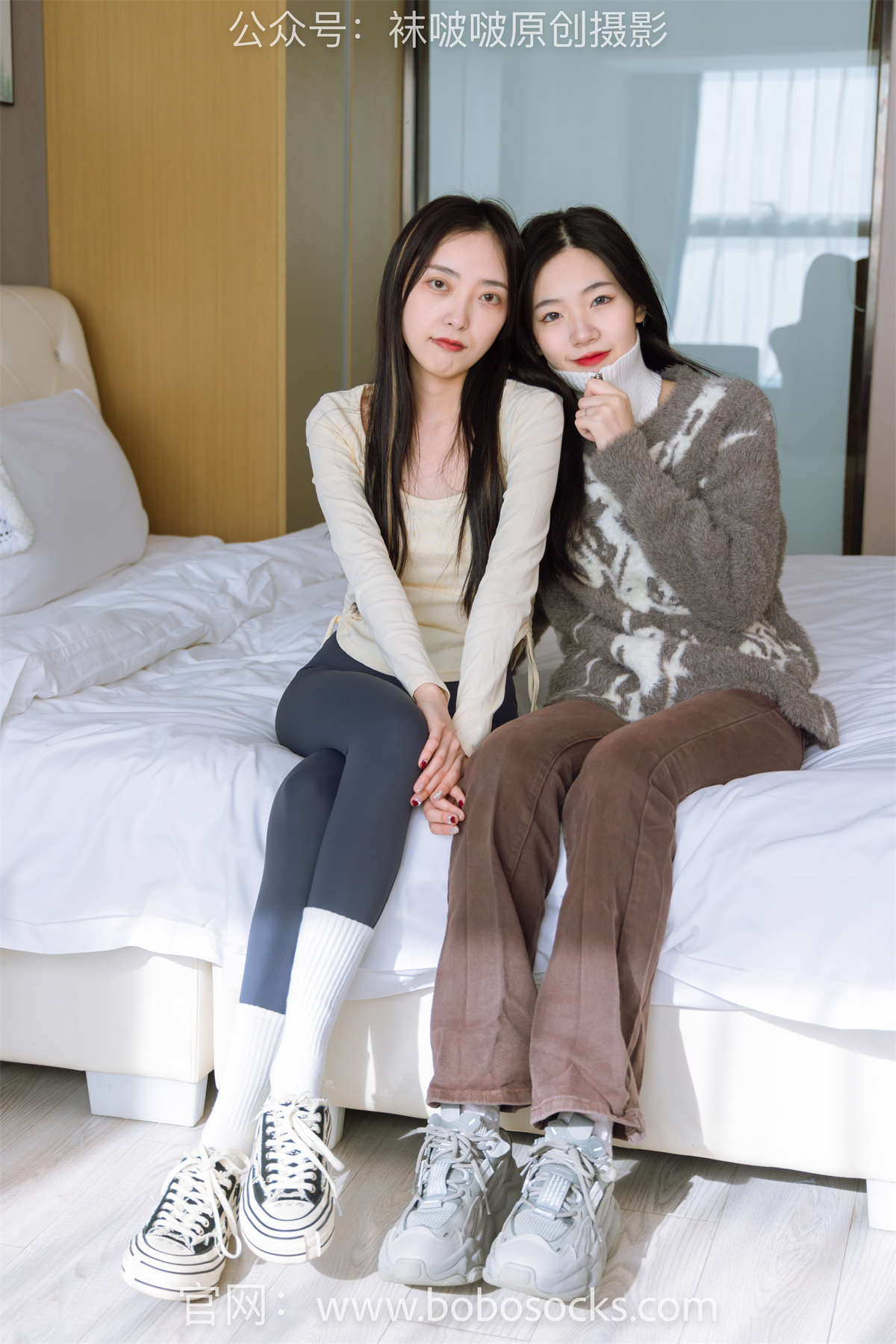 袜啵啵 No.166 小甜豆稚予-三套服装、板鞋、运动鞋、高跟鞋、白棉袜、蓝丝、红丝、深蓝丝、灰丝、油亮黑丝、油亮肉丝、黑网袜、肉色网袜 花絮版-日更街拍