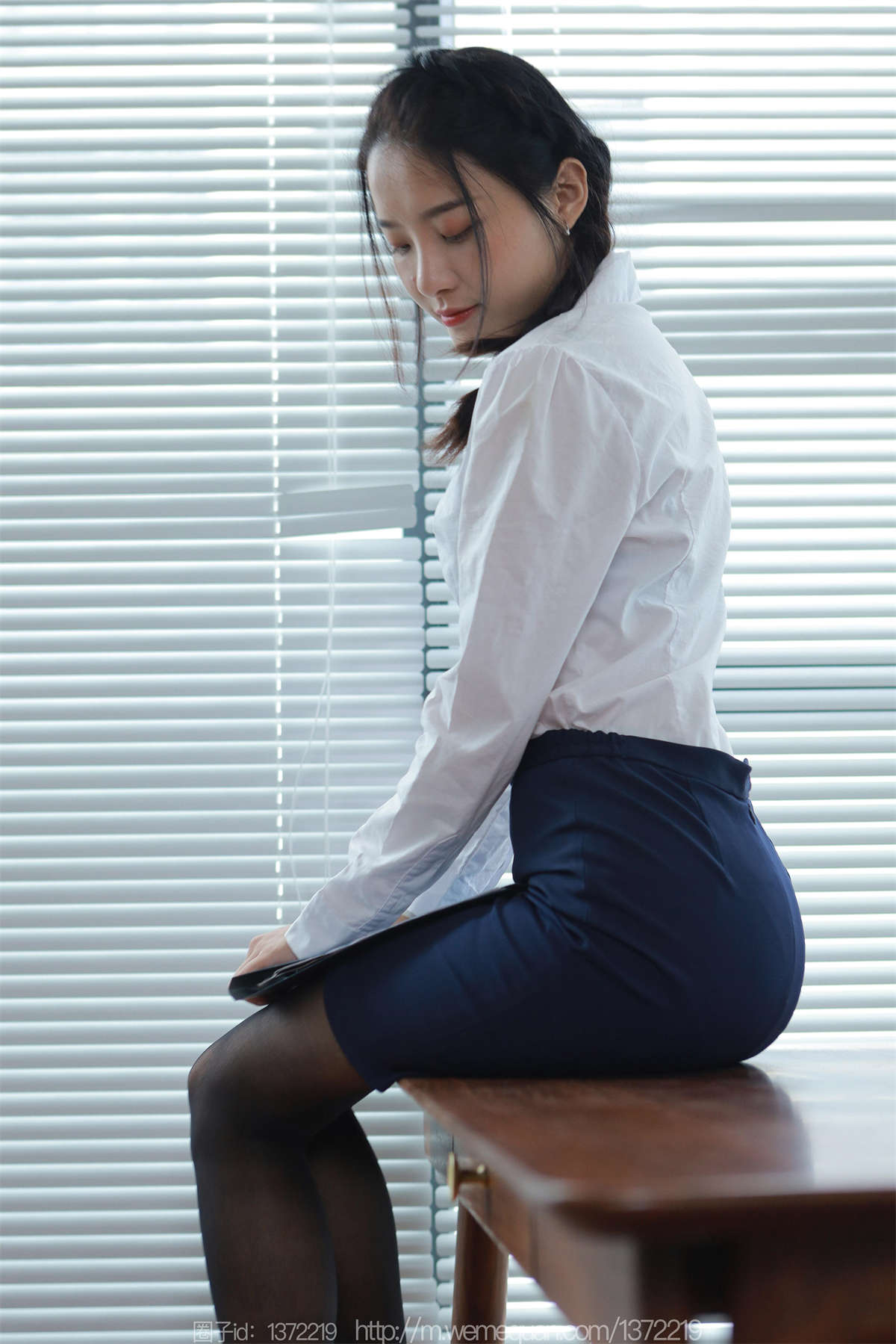 图片[2]-IESS异思趣向 2023.07.07 丝享家1474：婉萍 蓝裙OL-日更街拍