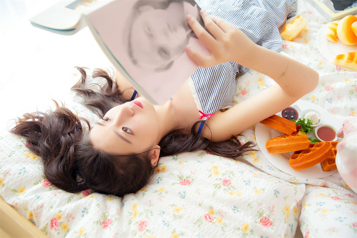 YALAYI雅拉伊2023.02.25 NO.1011 睡衣女友-日更街拍