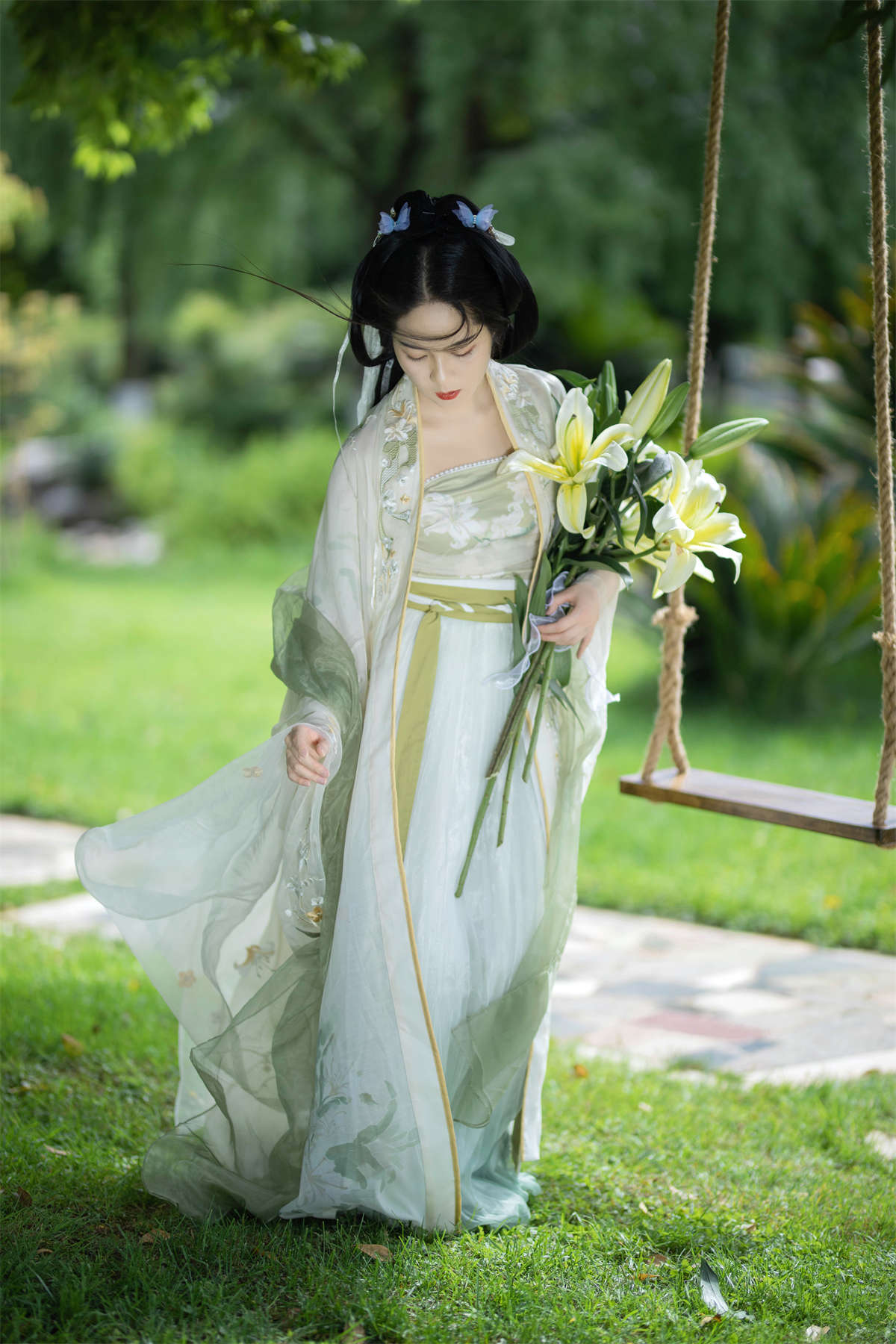 YITUYU艺图语 2022.08.13 夏日百合 余鱼_Coo-日更街拍