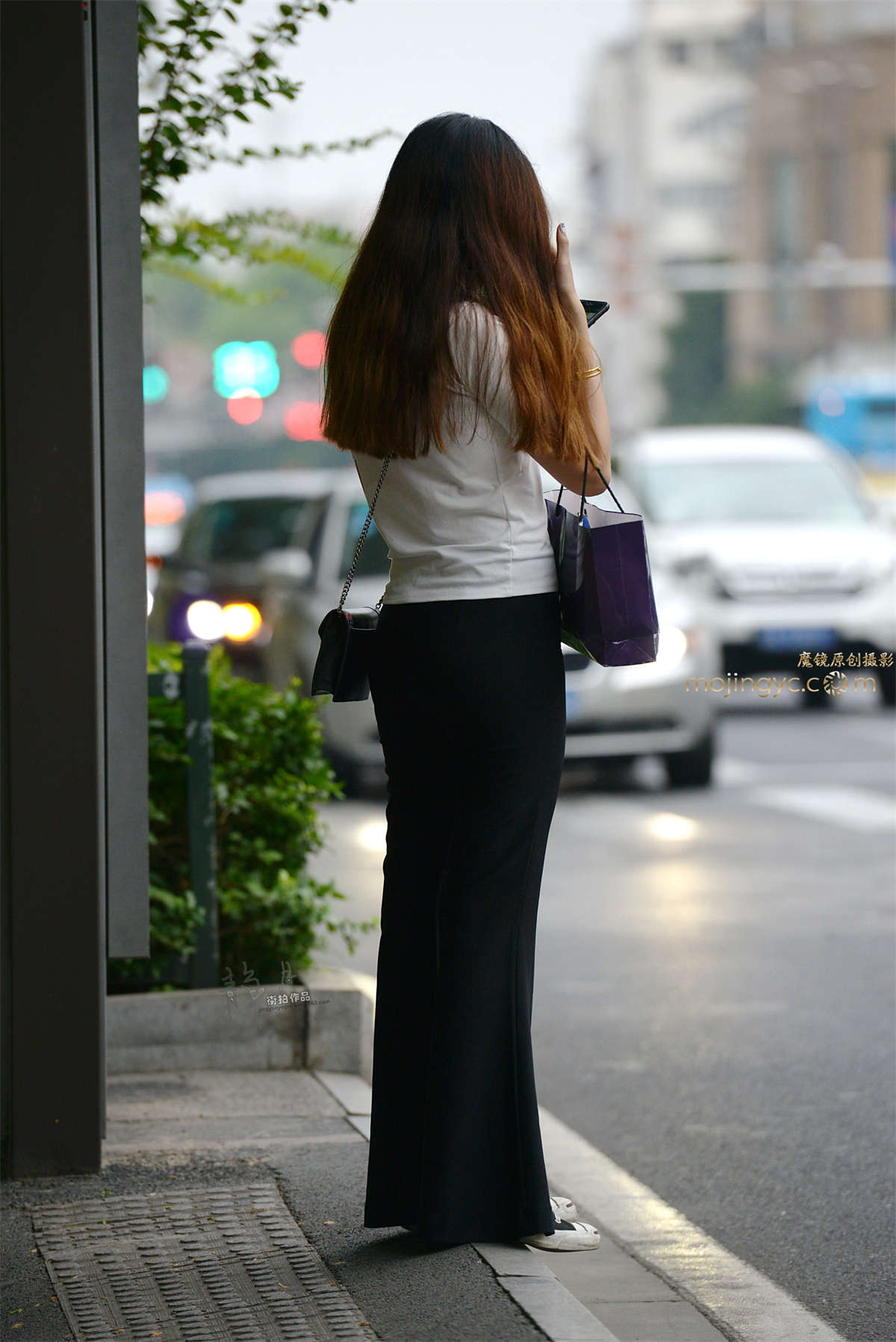 图片[2]-【静月街拍】傍晚等车的黑裤妹子-日更街拍