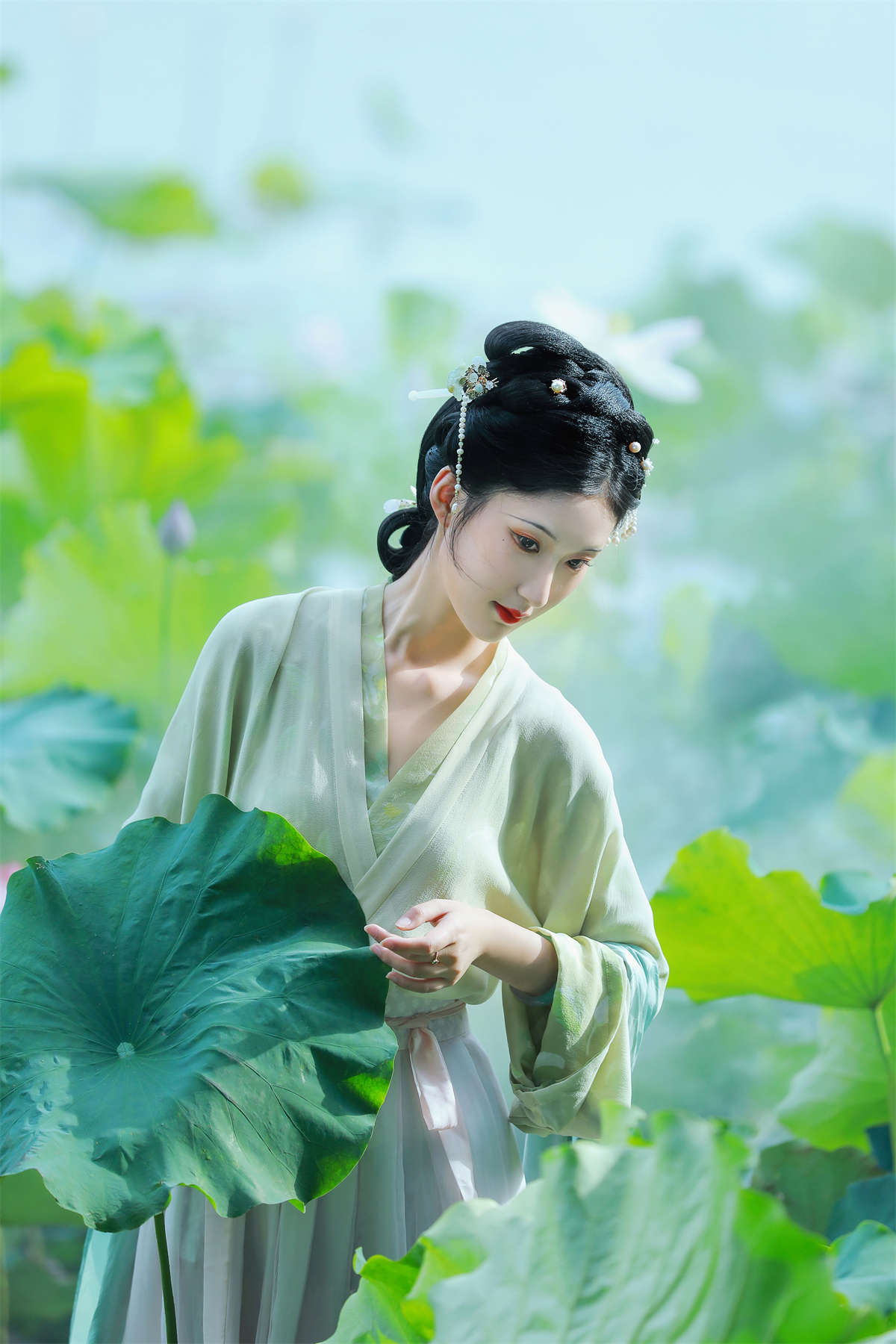 YITUYU艺图语 2023.01.12 她清冷得好像一首宋词 荷里寒插图1