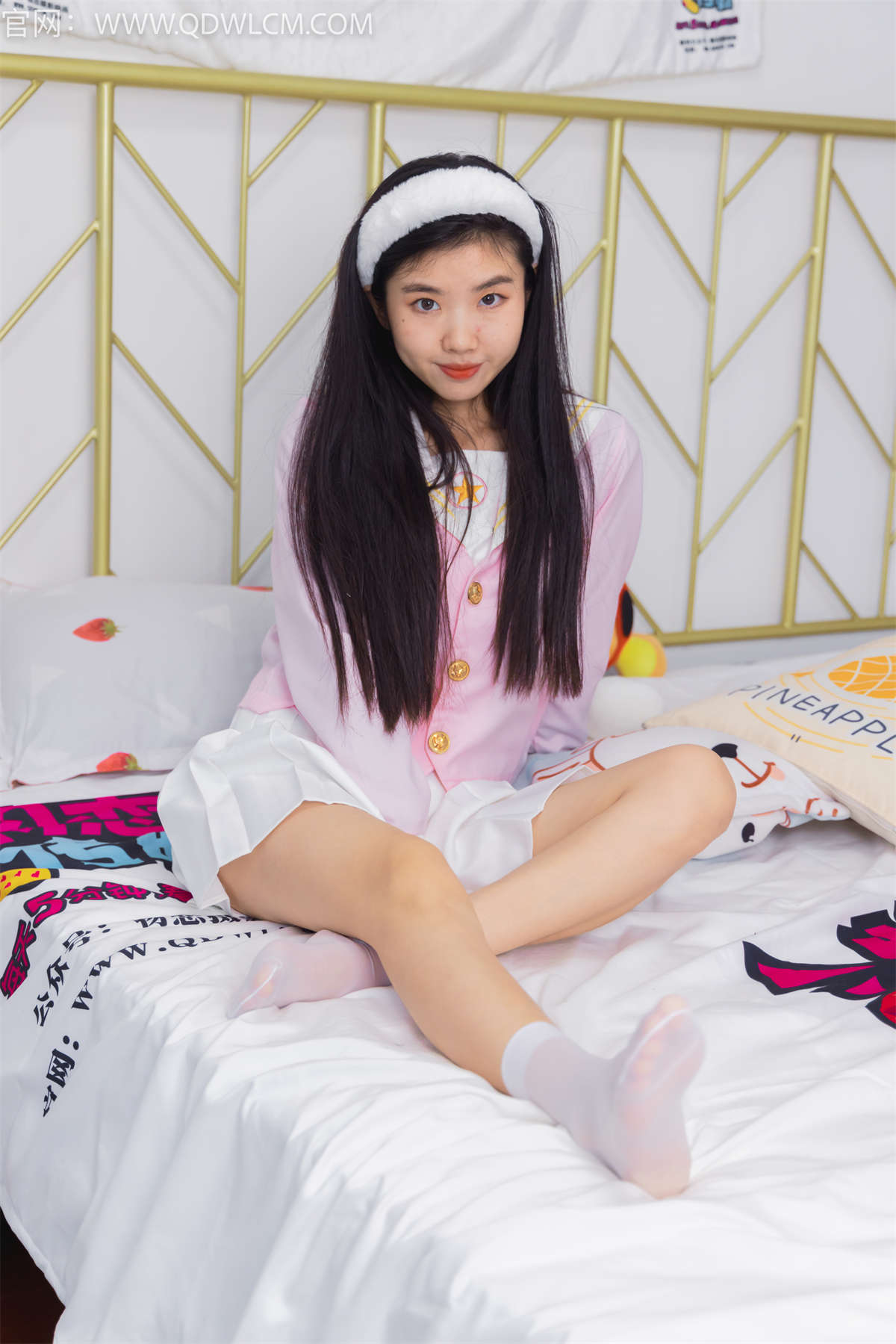 物恋传媒 NO.1381 米米-粉色沙滩-日更街拍