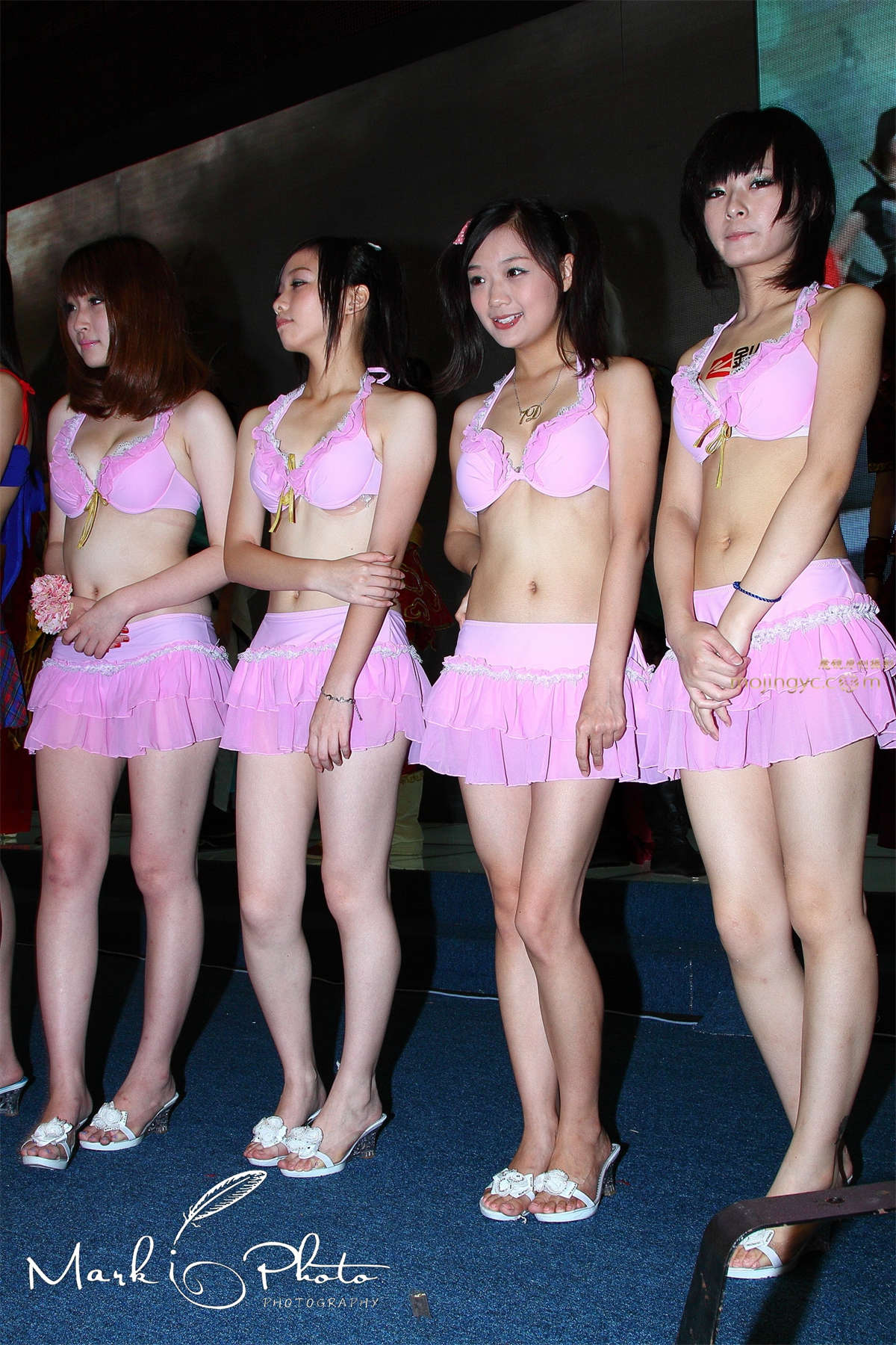 图片[2]-卡哇伊超白嫩美背-日更街拍