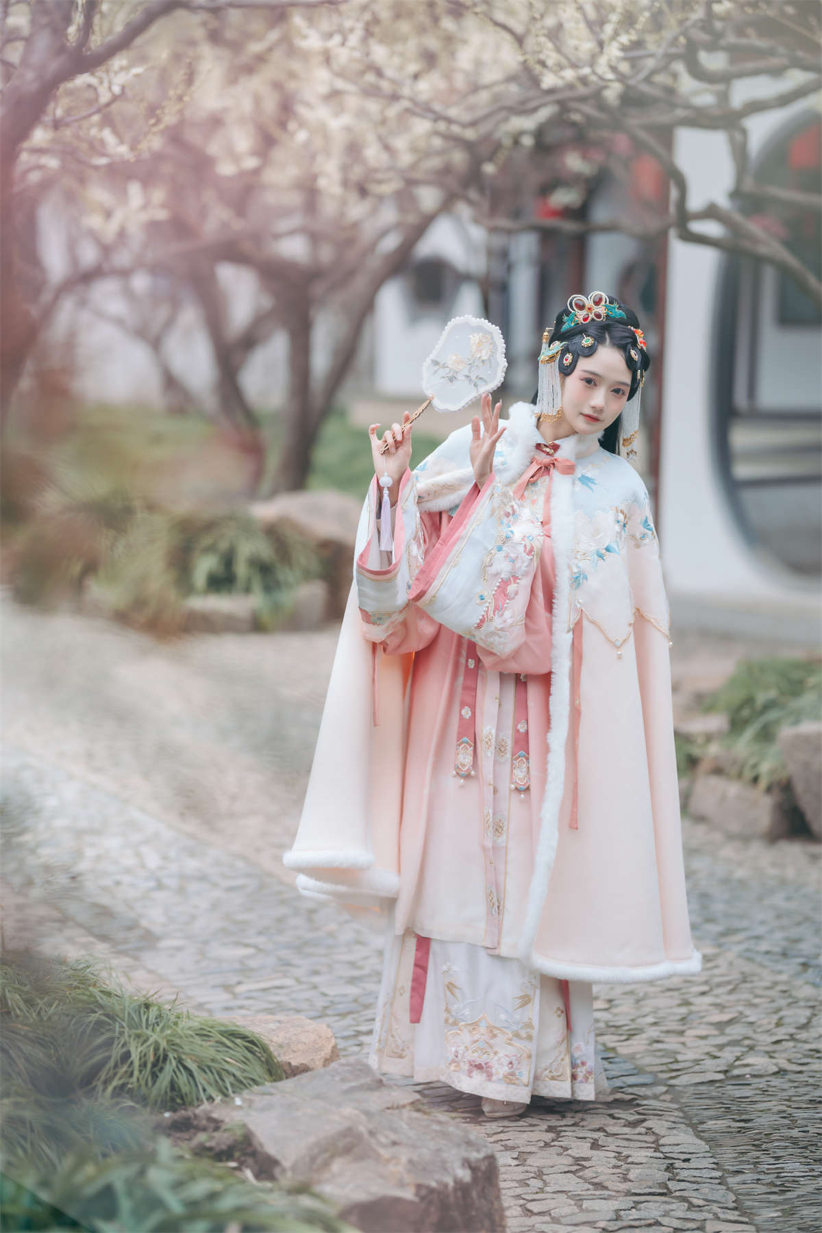 YITUYU艺图语 2022.04.18 春来 · 二月梅 兔子Zzz不吃胡萝卜-日更街拍