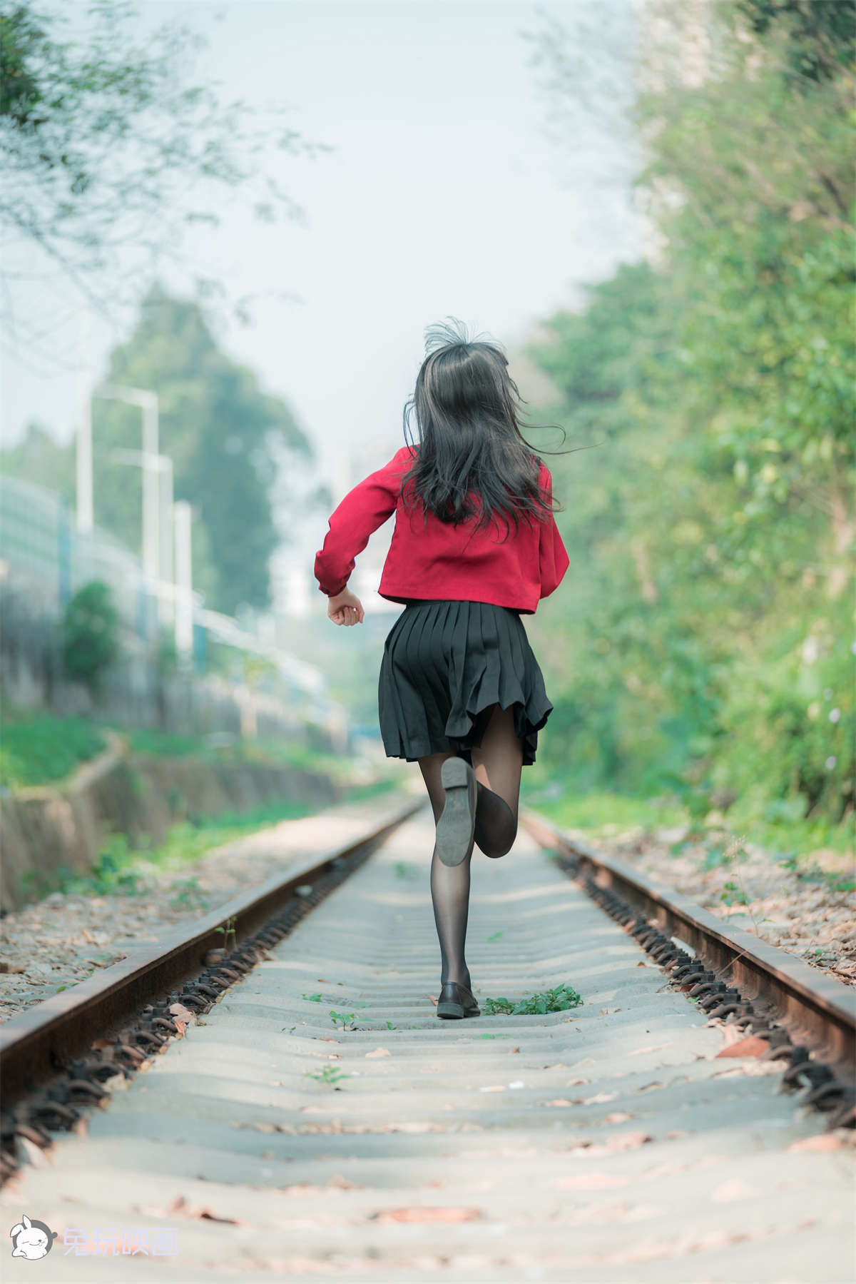 兔玩映画 B80.004 奔跑的红色JK插图1