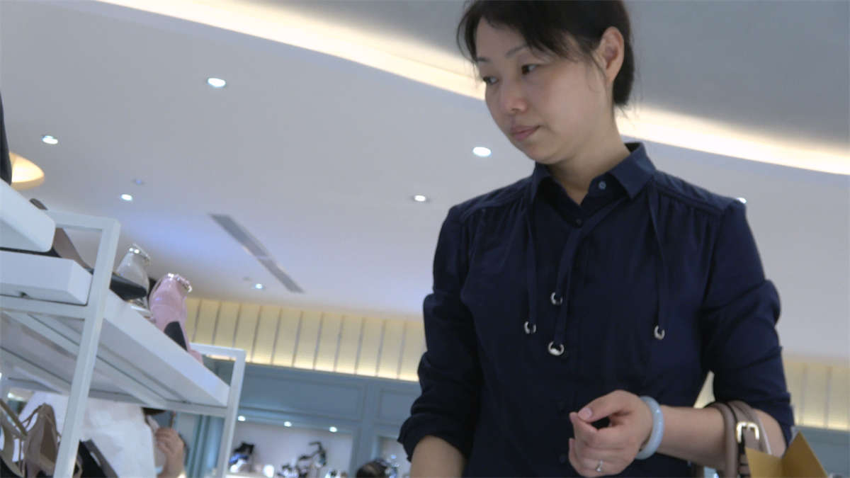 图片[2]-街拍成熟的女人性感的丝袜-日更街拍