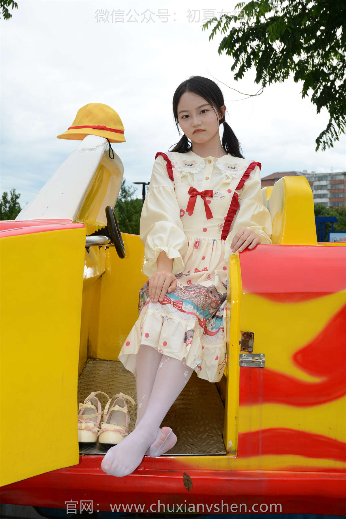 初夏女神 NO.276 双双 逛游乐场-日更街拍