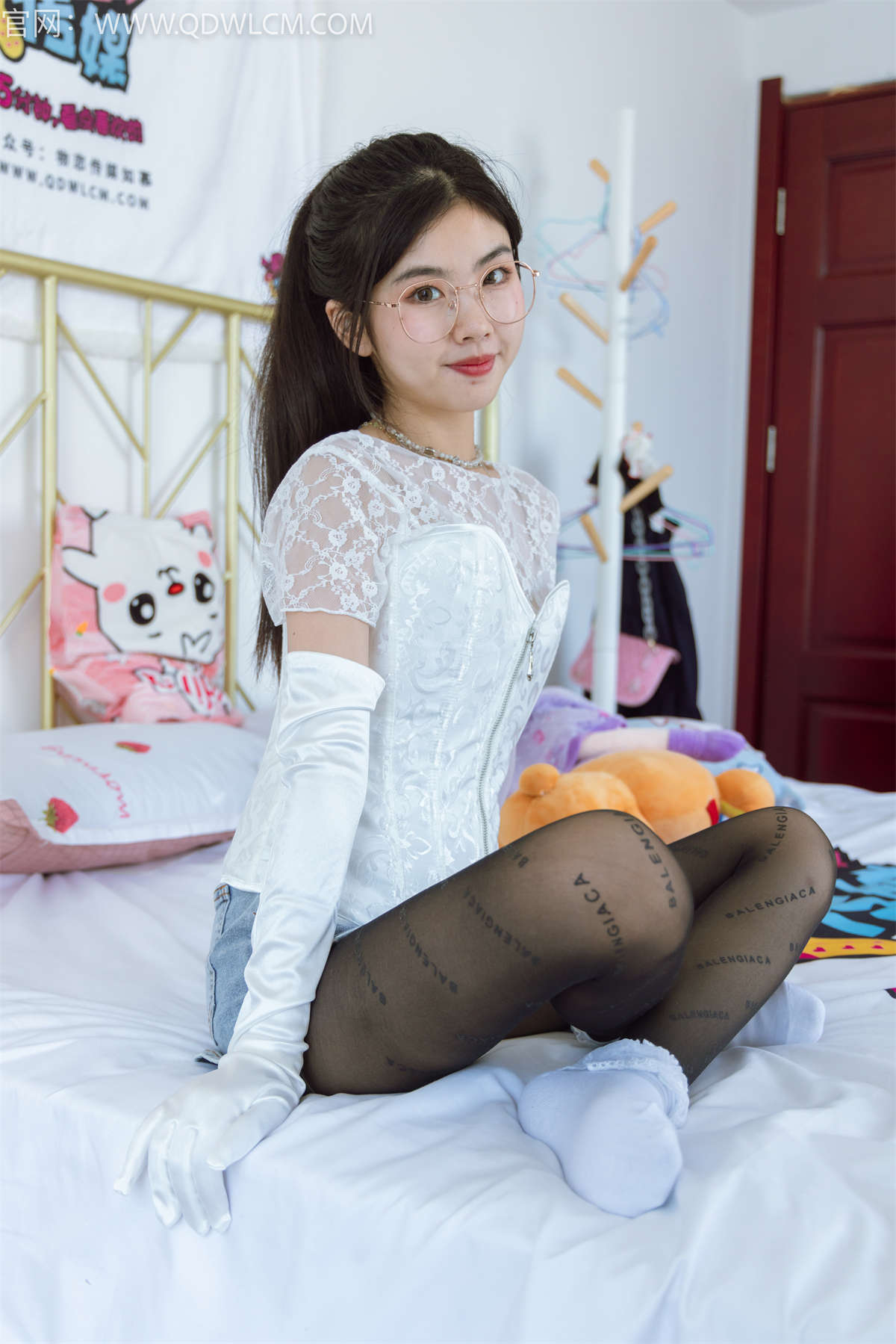 物恋传媒 NO.1227 米米-迷失森林-日更街拍