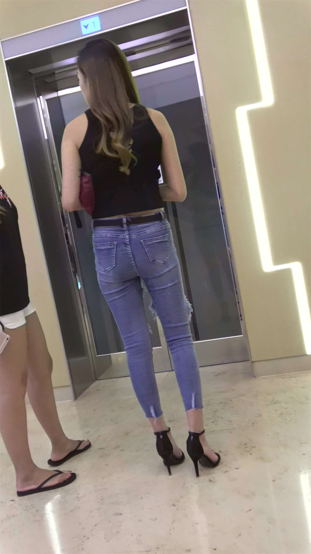 极度紧绷蓝牛高挑好身材美女-日更街拍