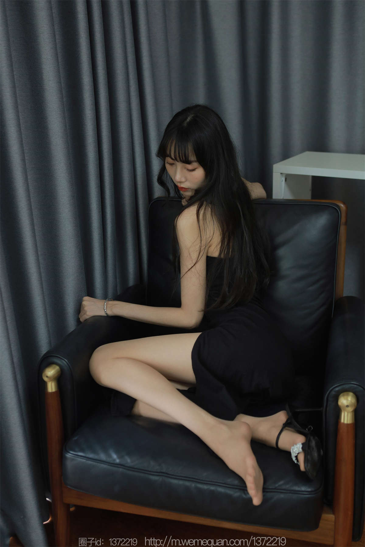 图片[2]-IESS异思趣向 2023.07.16 丝享家1481：团团 灵动脚步-日更街拍