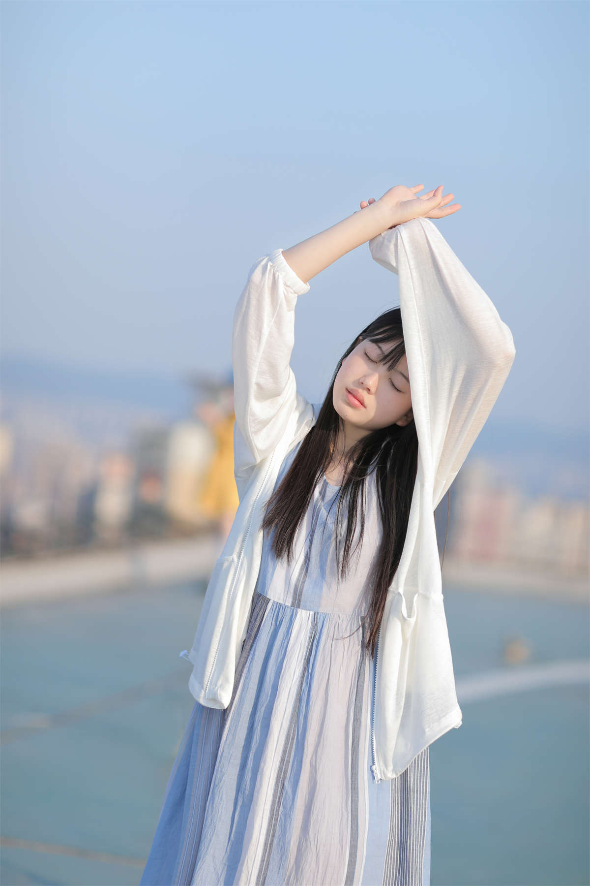 YITUYU艺图语 2023.01.04 与天空合影 秋阳邑禾-日更街拍
