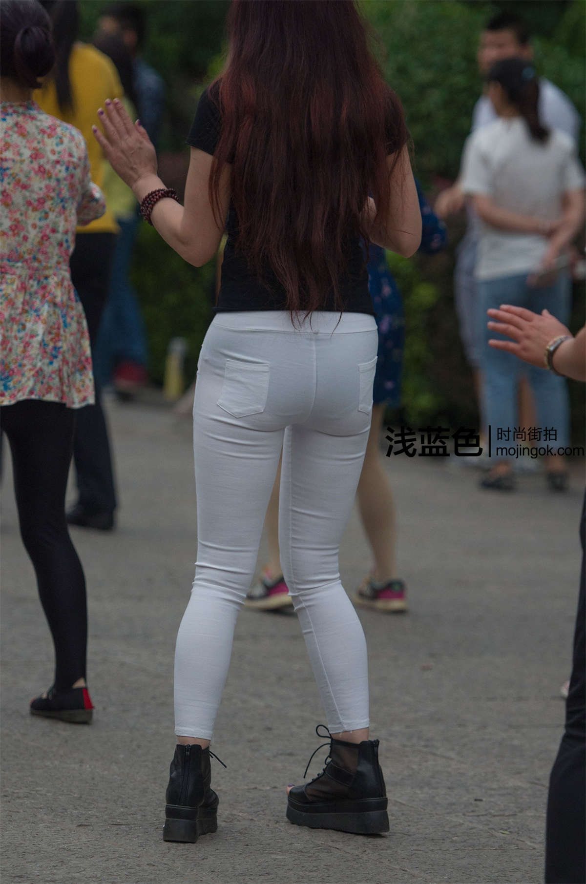 图片[2]-白裤丰臀少妇（26p）-日更街拍