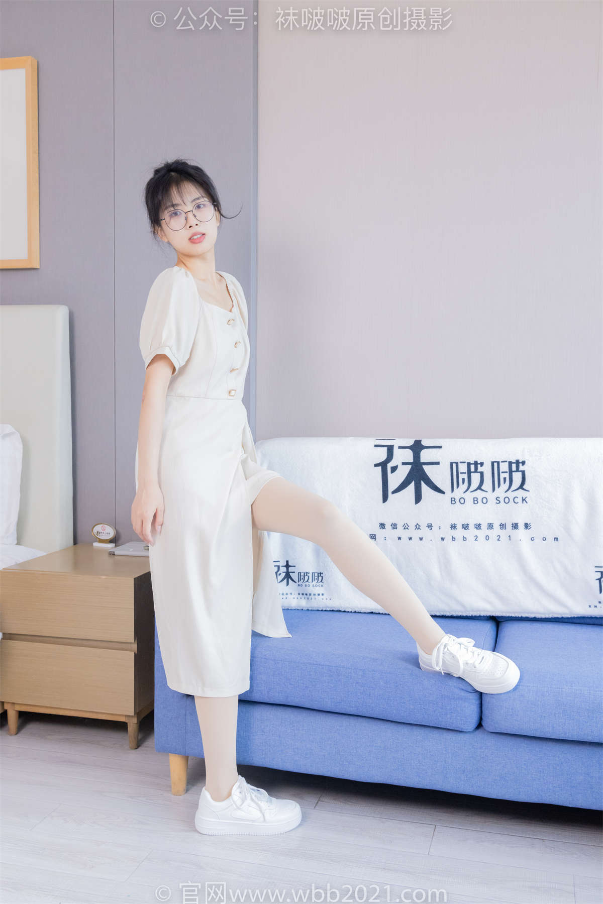 袜啵啵 No.483 奶油-板鞋、白船袜厚肉丝叠穿、厚肉丝、瑜伽动作、船袜和丝袜分别踩葡萄剧情（仅花絮剧情版）剧情版-日更街拍