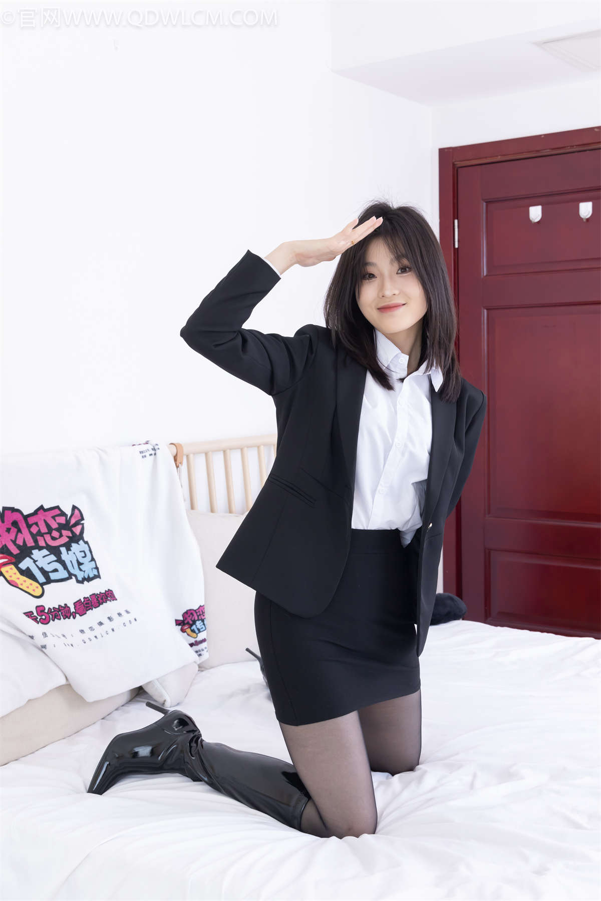 物恋传媒 NO.2306 青柠-高跟长靴、薄黑丝（脚尖加固款）、ol制服-日更街拍