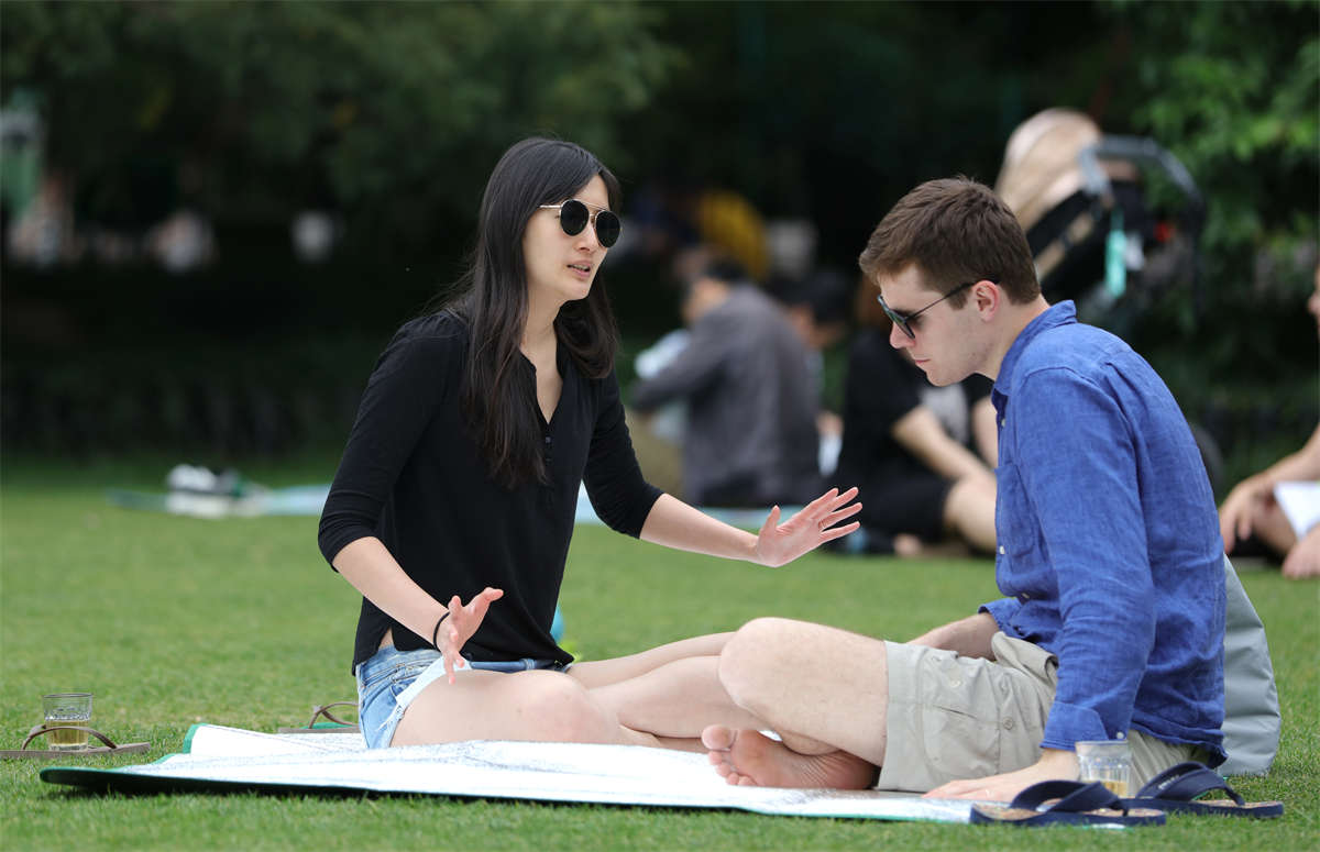 图片[2]-踏青公园街拍系列No.221 修长健美款之骨感素足 第2套-日更街拍