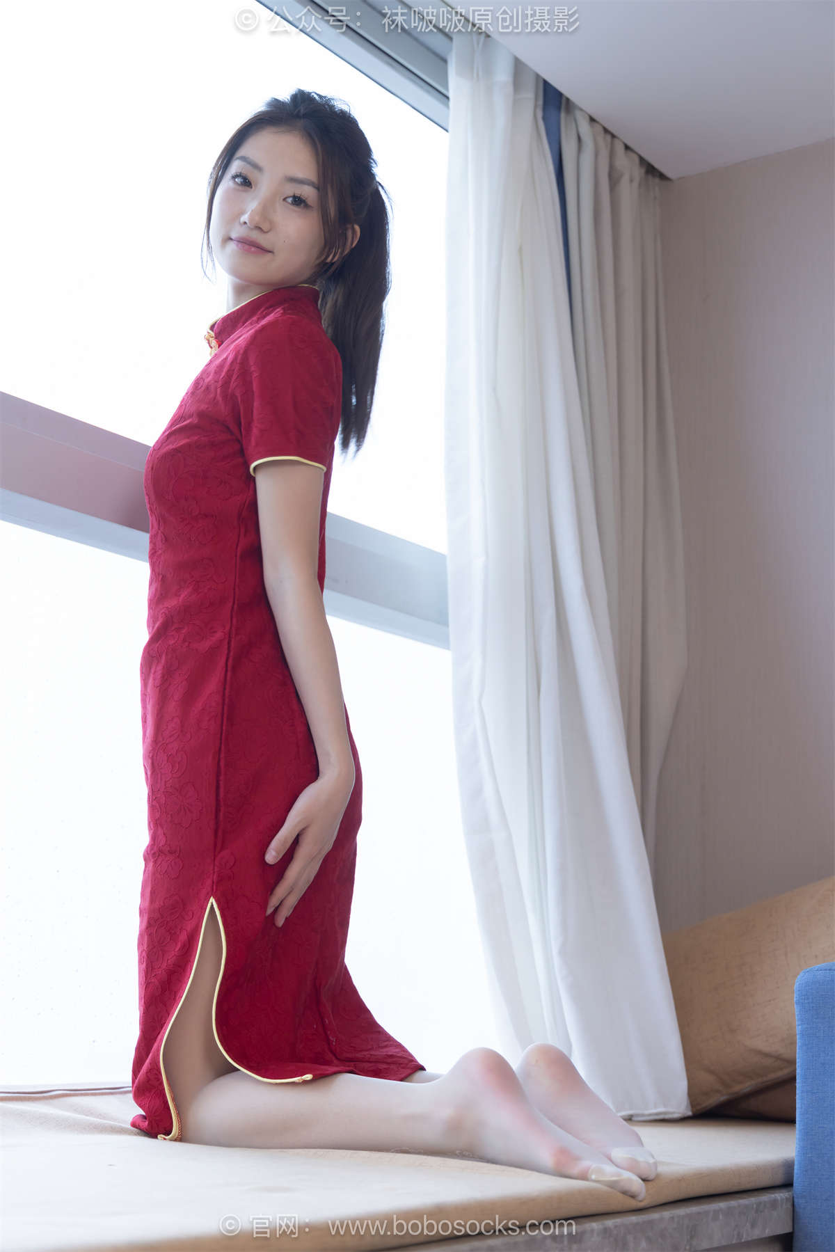 袜啵啵 No.485 小沫-高跟鞋、高跟凉鞋、红丝（脚尖加固款）、花纹白丝（脚尖加固款）、短肉丝（脚尖透明款）、新年旗袍 花絮版-日更街拍