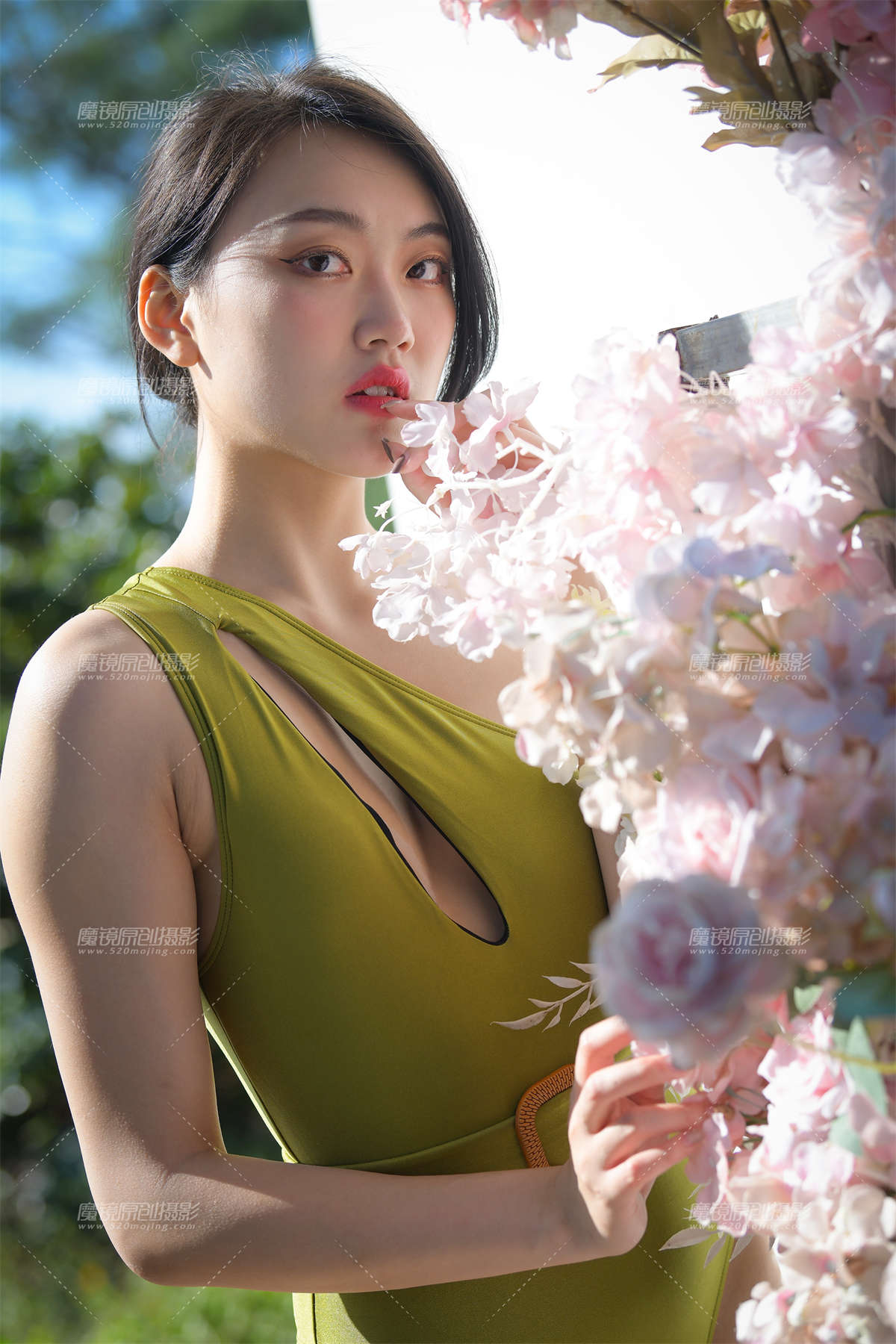 性感绿色比基尼美女-日更街拍