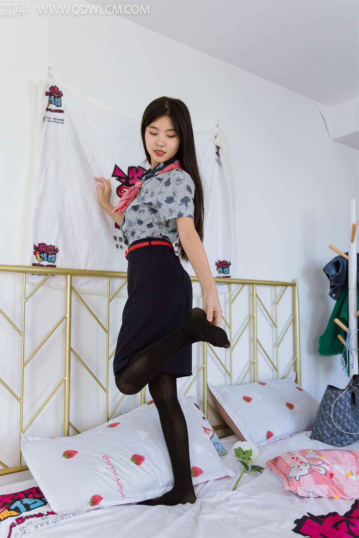 物恋传媒 NO.1331 米米-等一场大雨-日更街拍